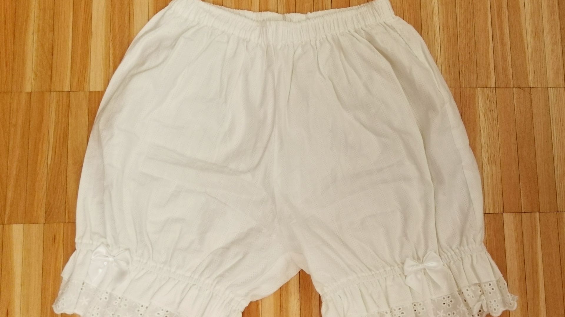 File:White bloomers for lolita fashion.jpg