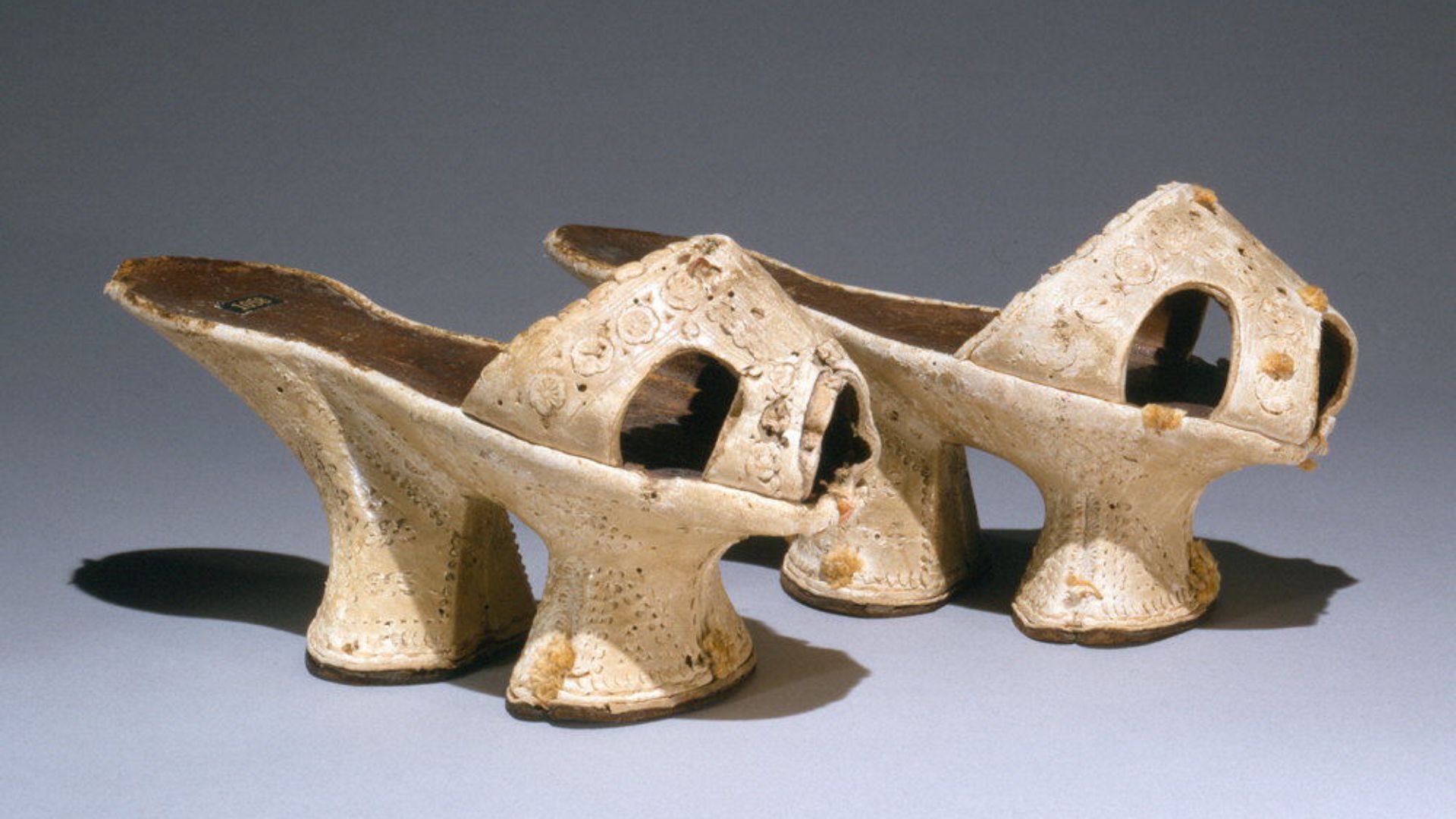 File:Chopines MET 1973.114.4abT.jpg