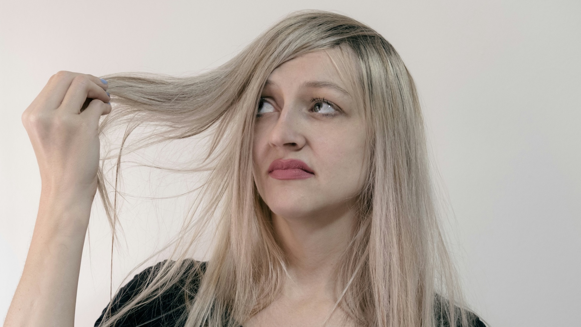 woman in black scoop neck shirt