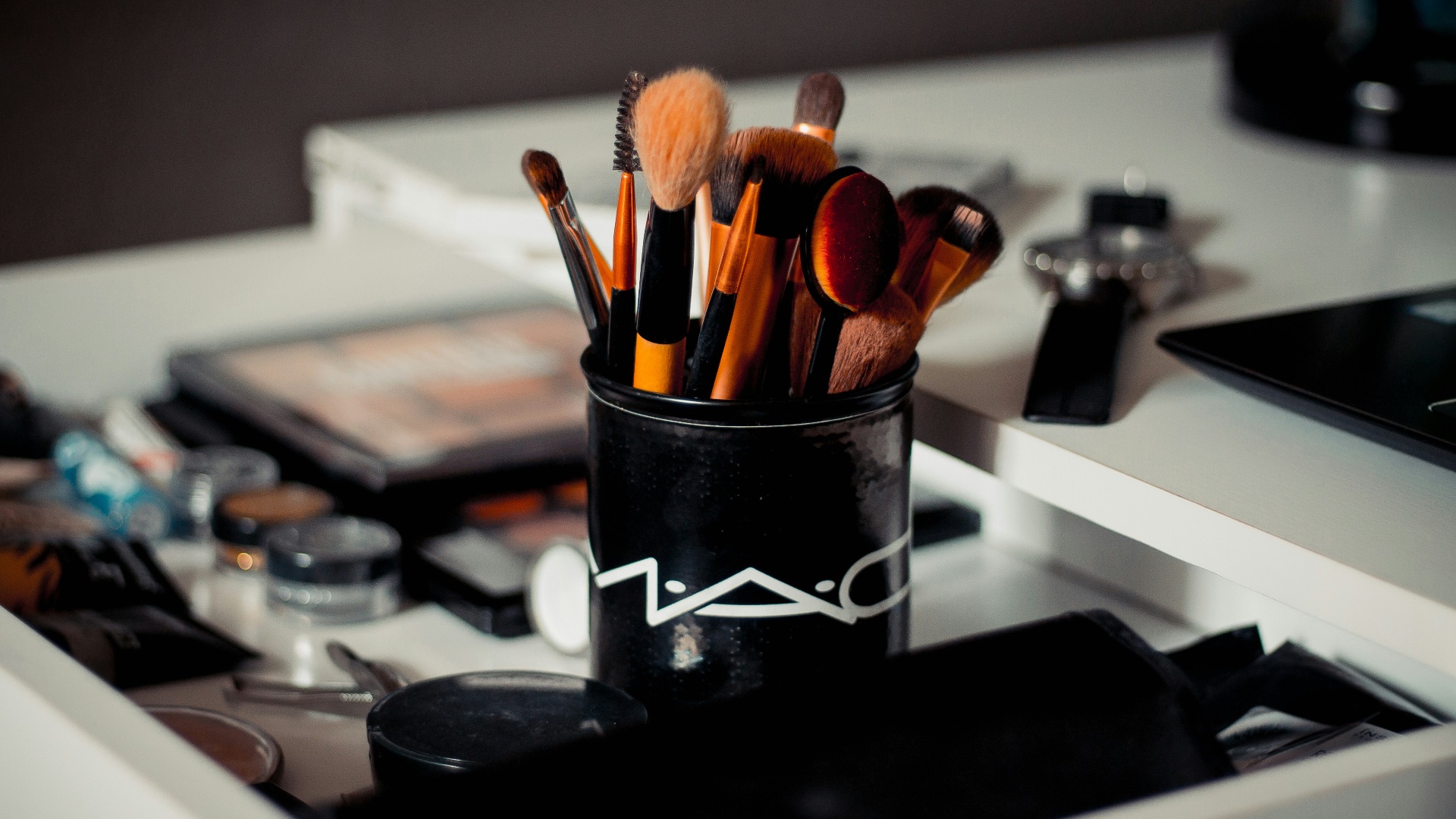 MAC makeup brush set