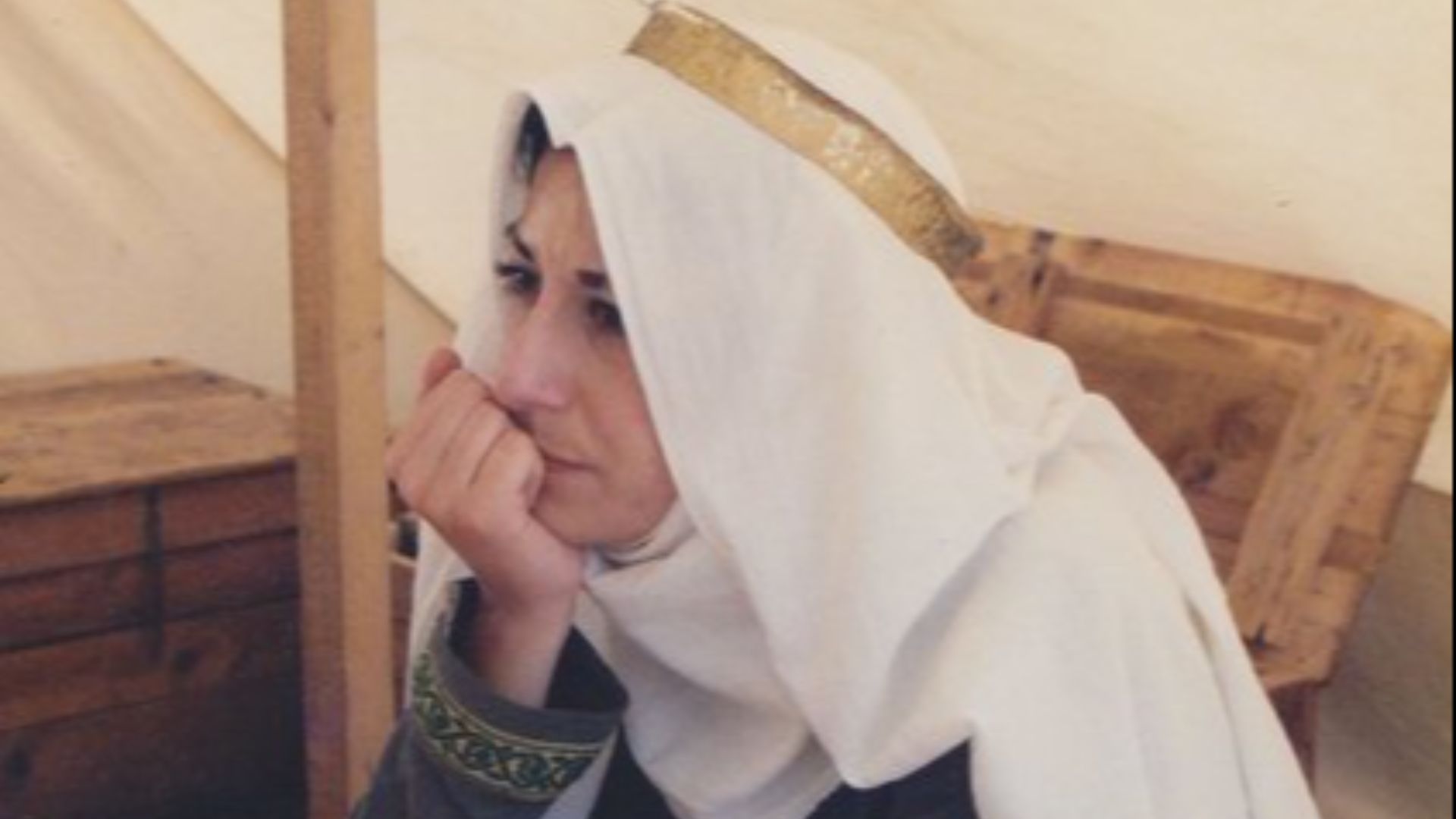 File:In the middle ages, people often wore head-coverings.jpg