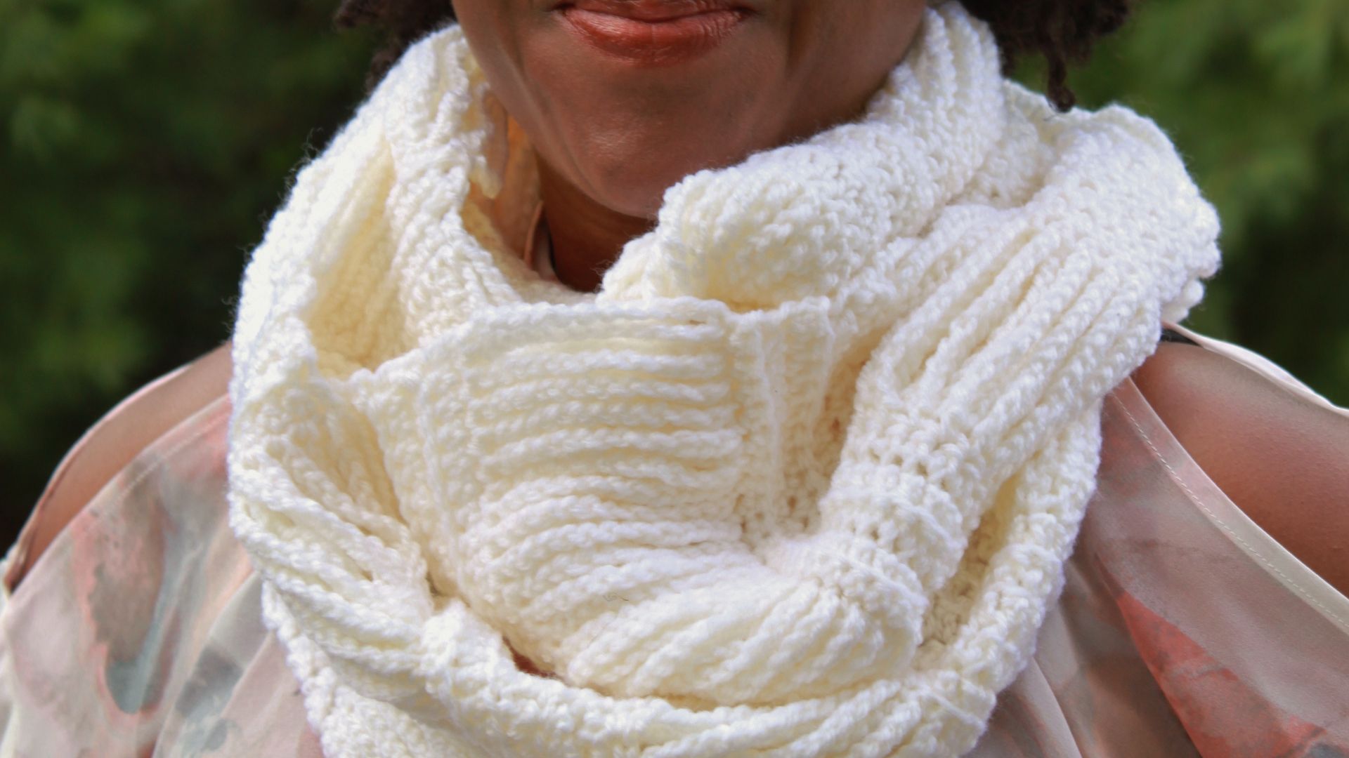 File:Crochet Chains Infinity Scarf.jpg