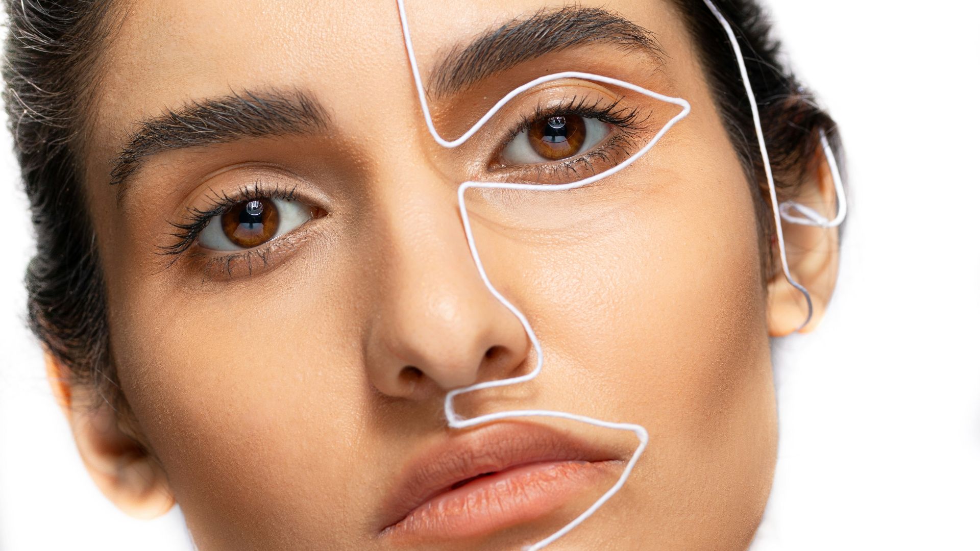 woman with brown eyes and brown eyes