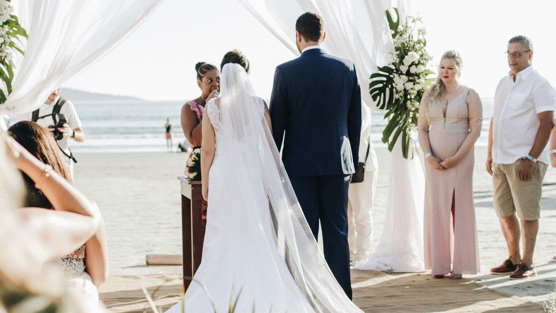 newly wed couple on isle getting married at shore