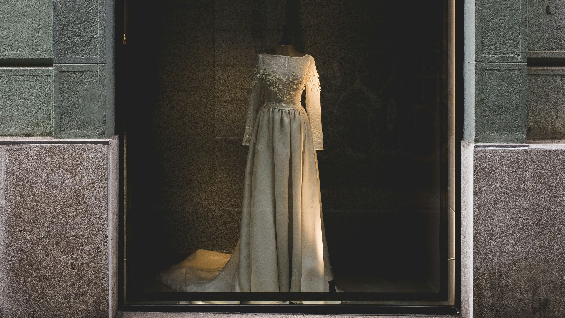 white wedding gown photo