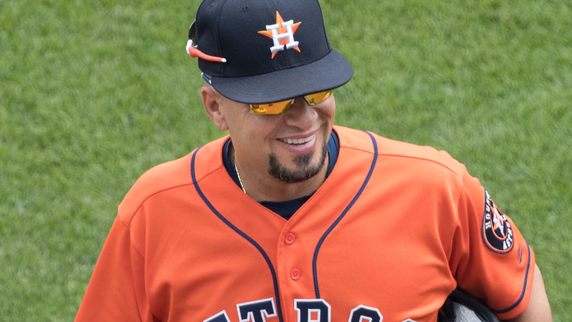File:Houston Astros bullpen catcher Javier Bracamonte.jpg
