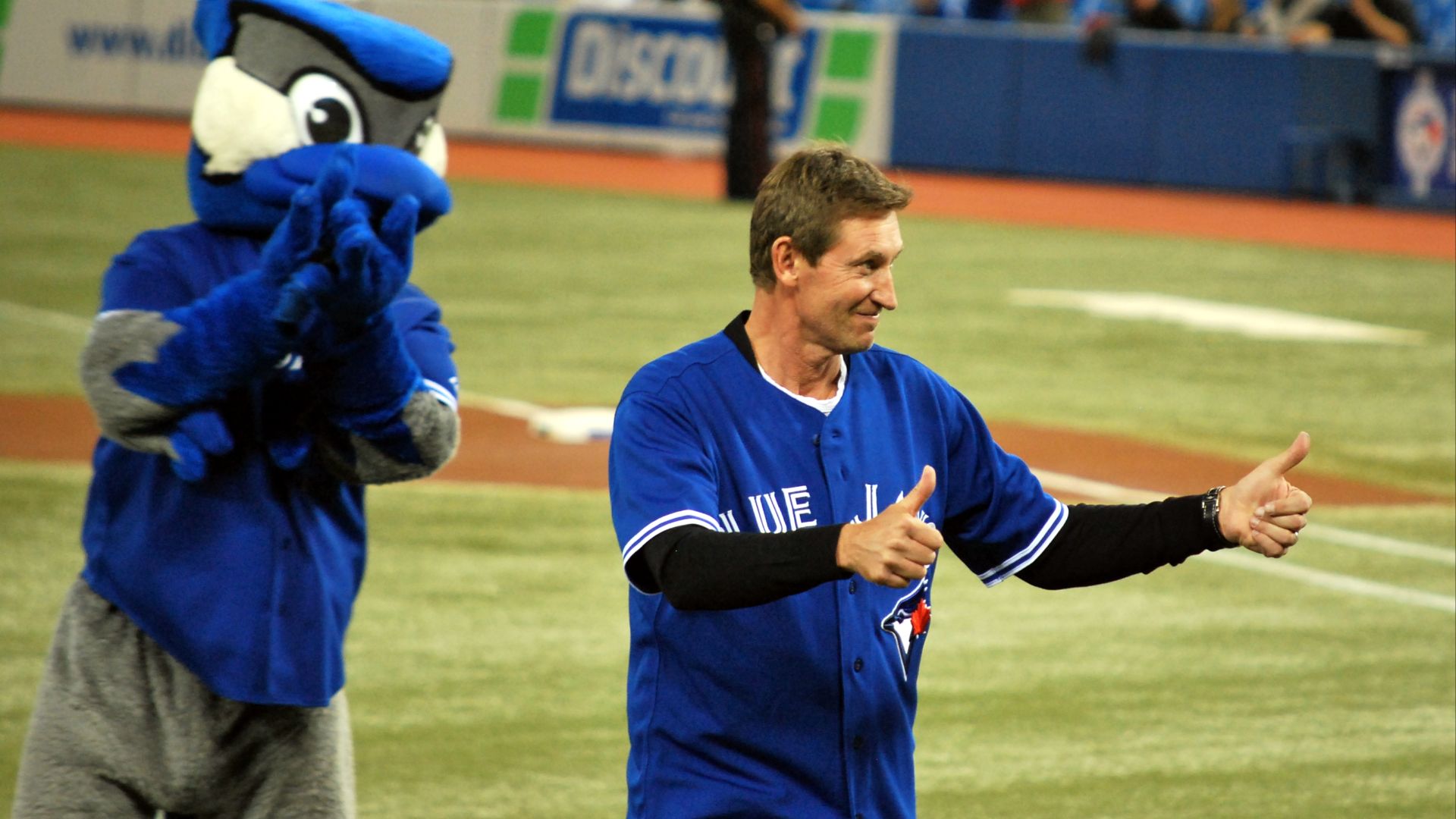 File:Gretzky had first pitch honours. (8045883371).jpg