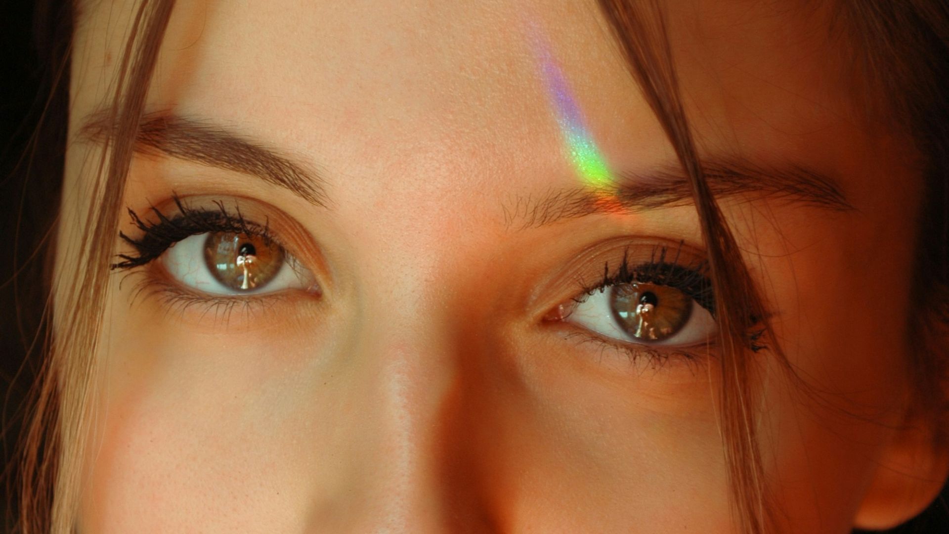 woman with blue eyes and brown hair