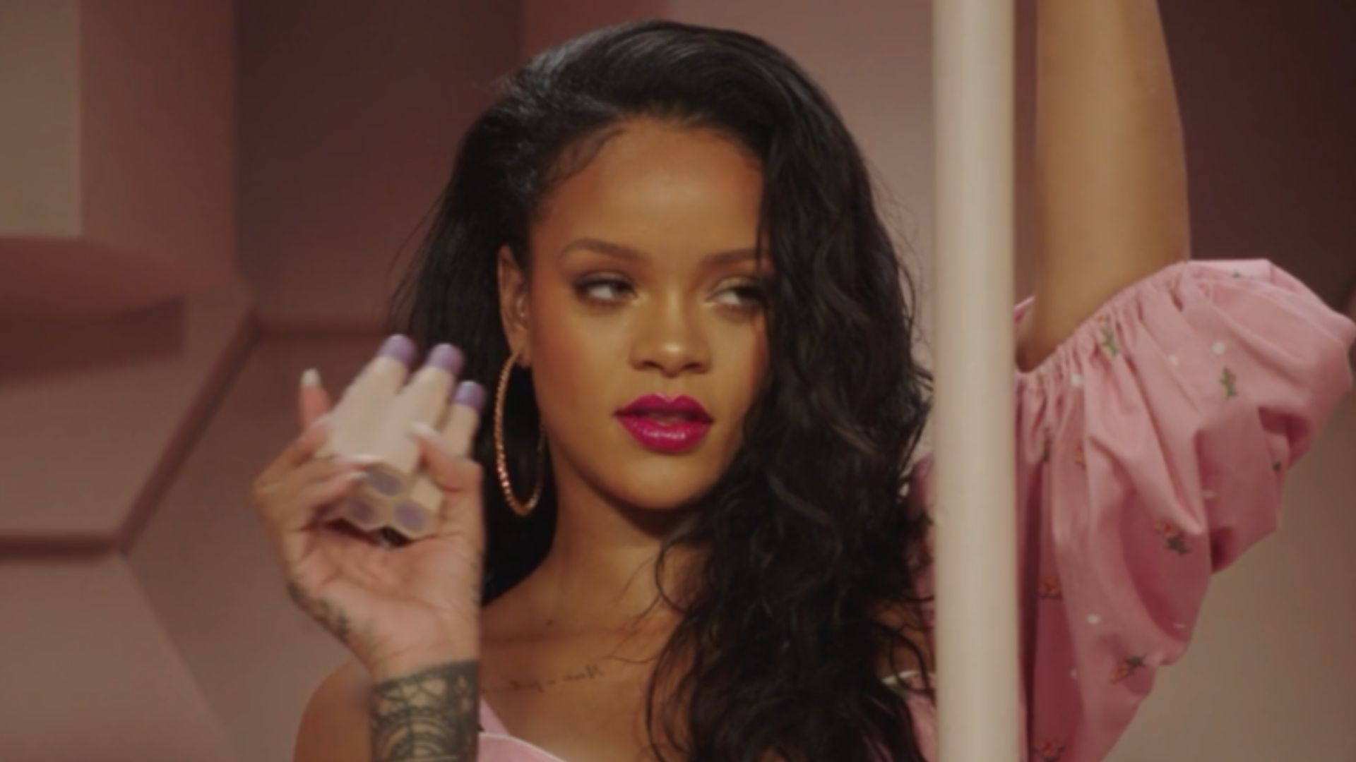 File:Rihanna Fenty 2018 2.png