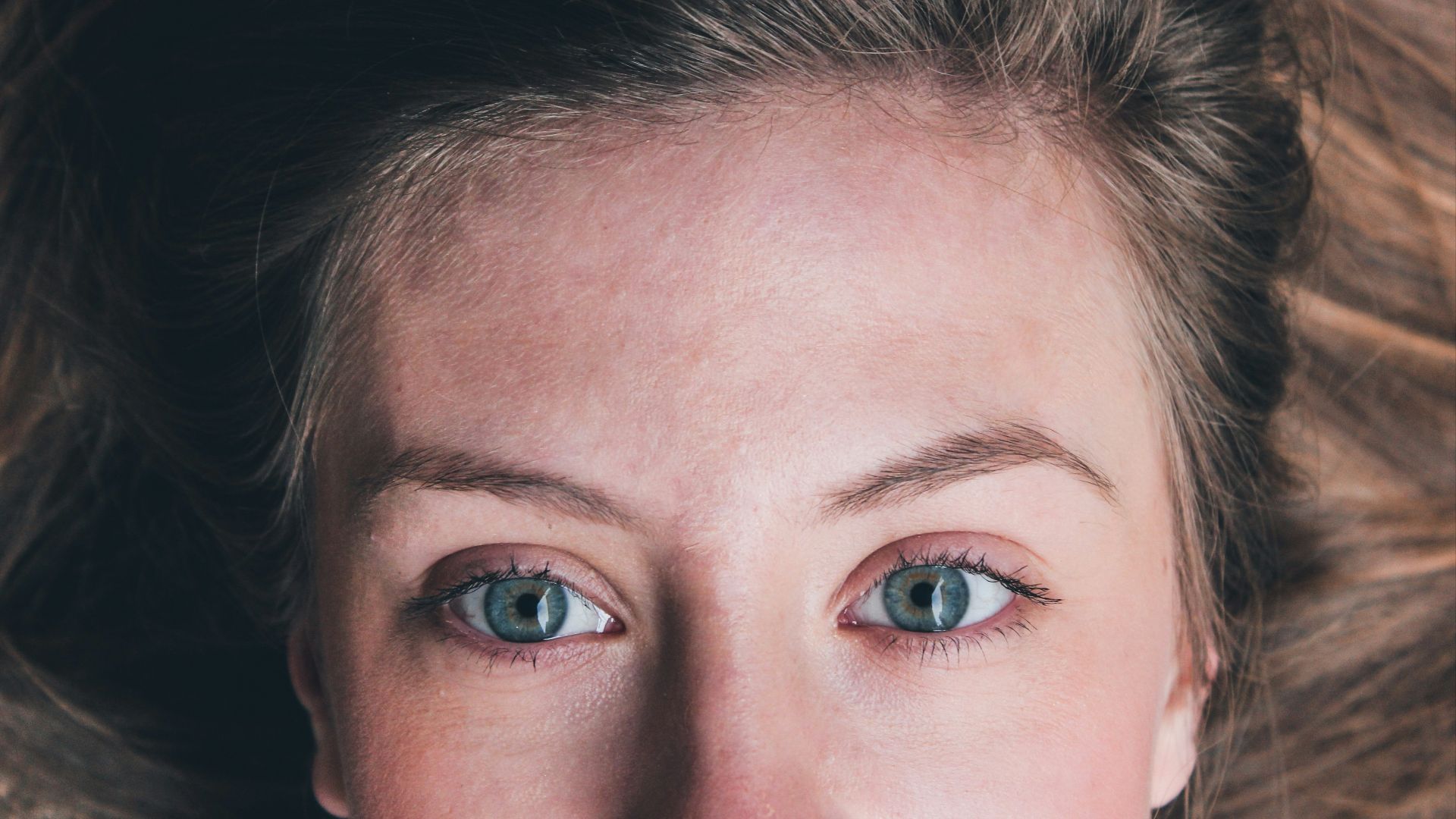 woman with brown eyes and brown eyes