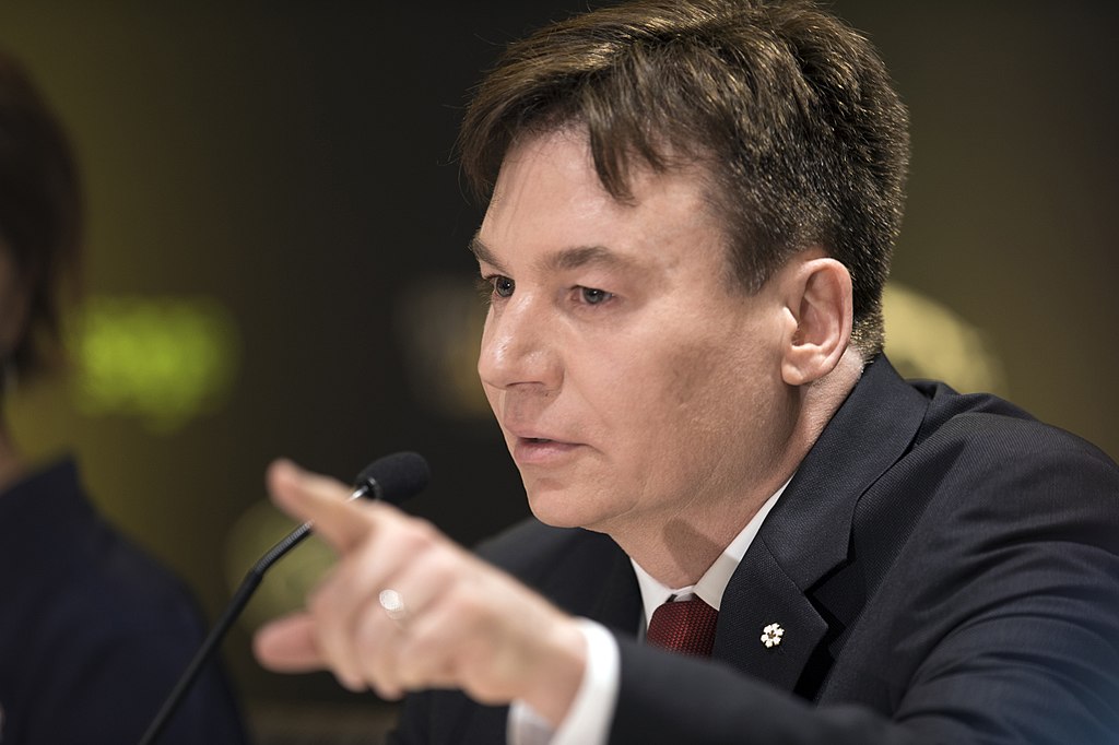 1024Px-Mike Myers Speaks During The 2017 Invictus Games Opening Press Conference (37220071326)