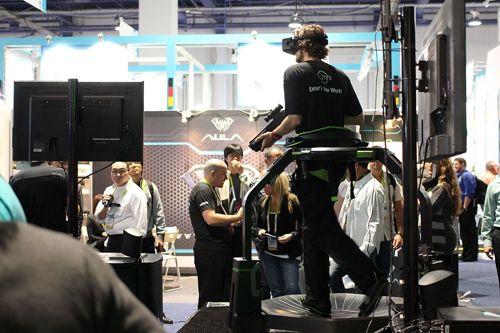 1024Px-Virtuix Omni Vr Treadmill (16675835228)