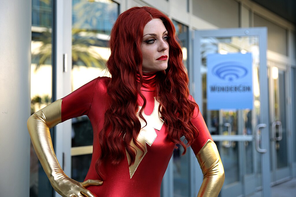1024Px-Dark Phoenix Cosplayer (33868185925)