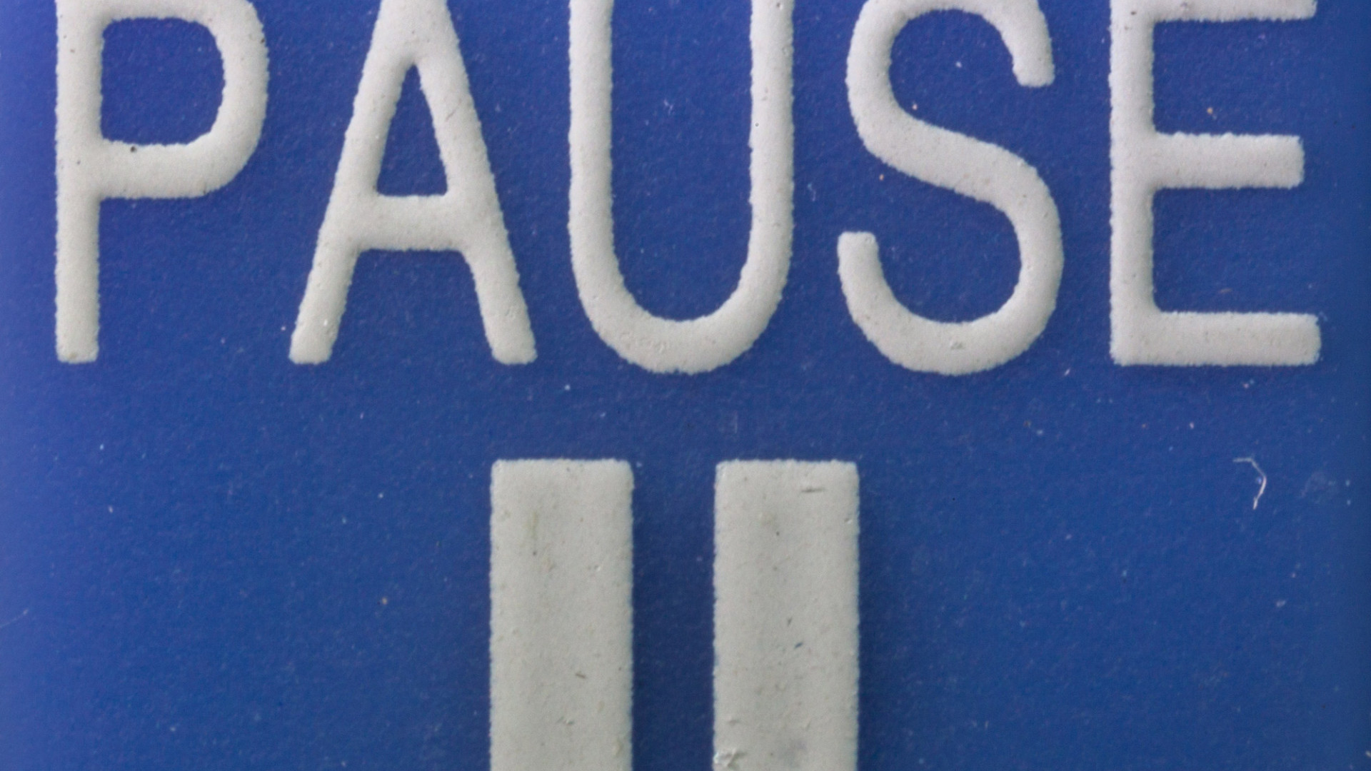 File:PAUSE-button - Macro photography of a remote control.jpg