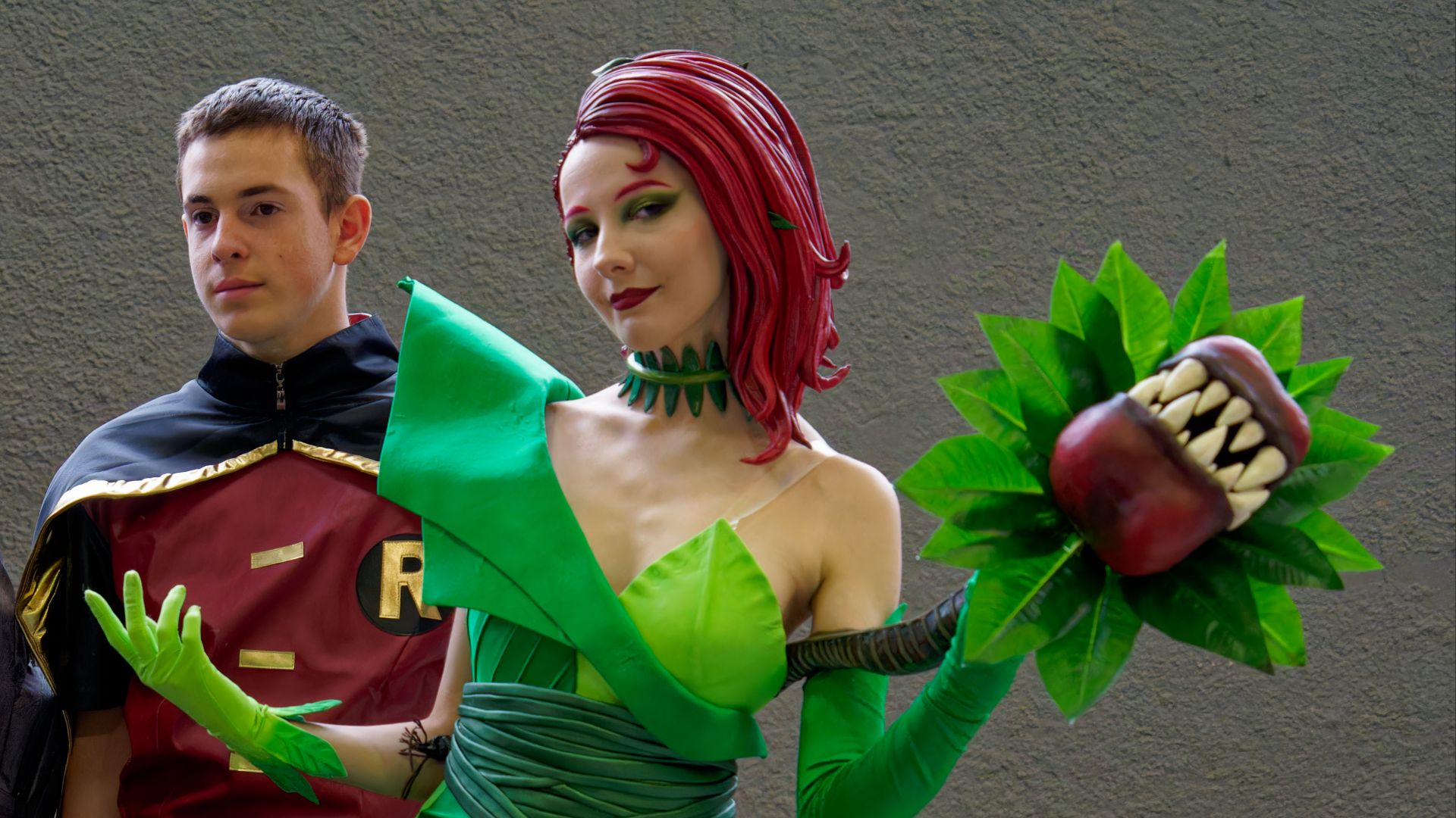 File:Brussels Expo - Robin and Poison Ivy.jpg