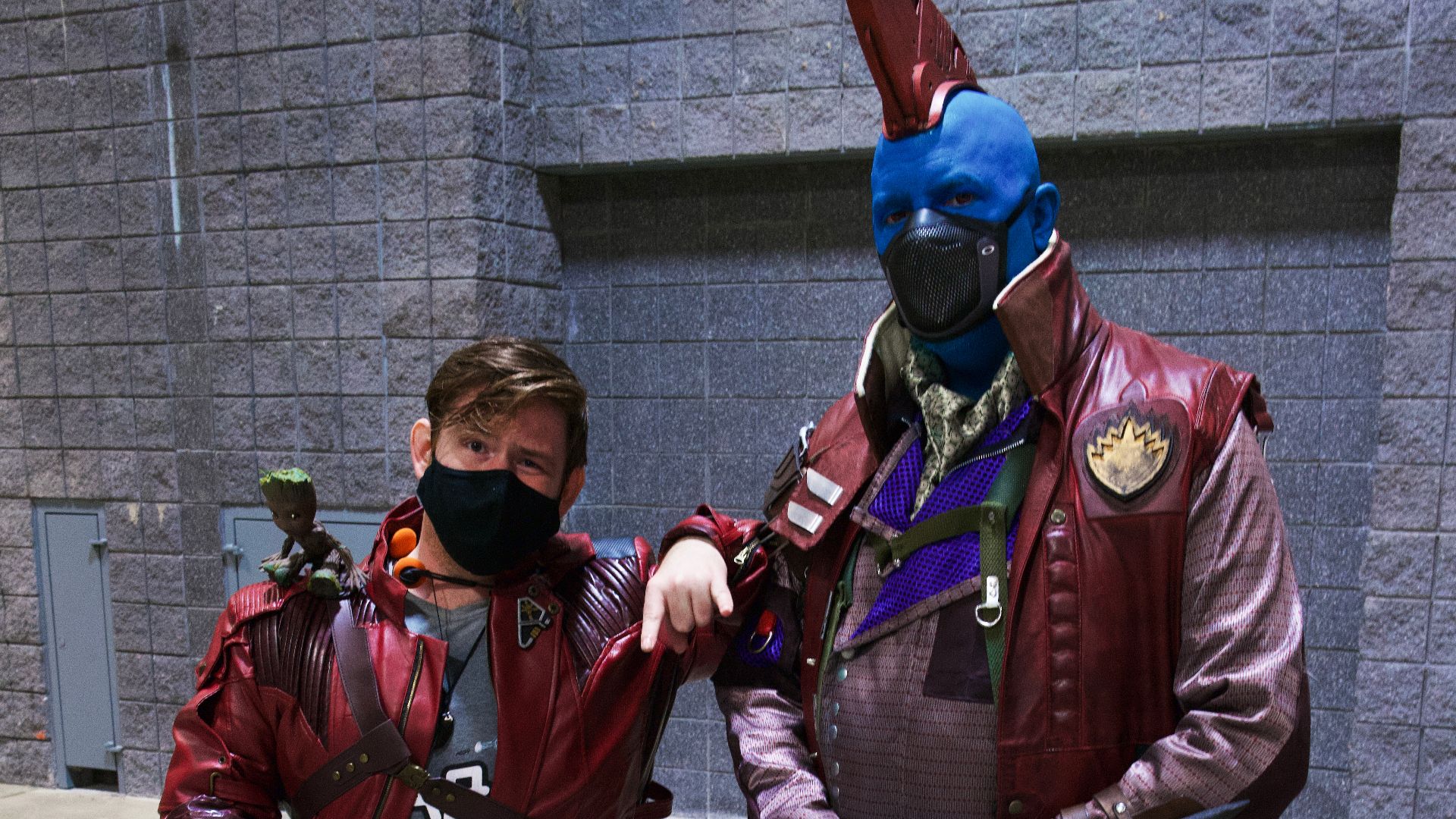 File:Starlord and Yondu Cosplayers at Awesome Con 2021.jpg