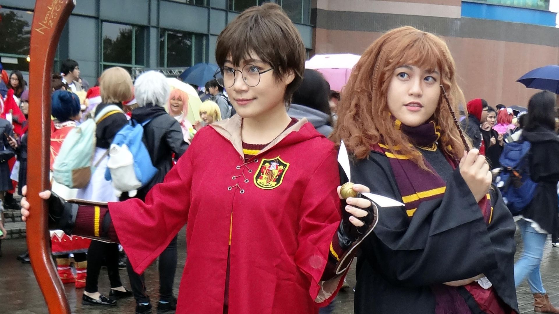 File:Cosplayers of Harry Potter and Hermione Granger 20181209a.jpg