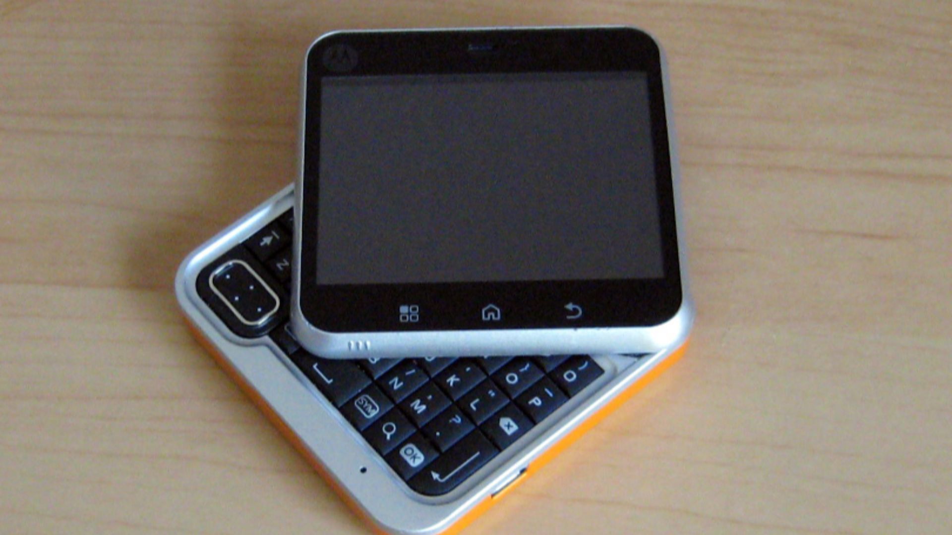 File:Motorola flipout.jpg