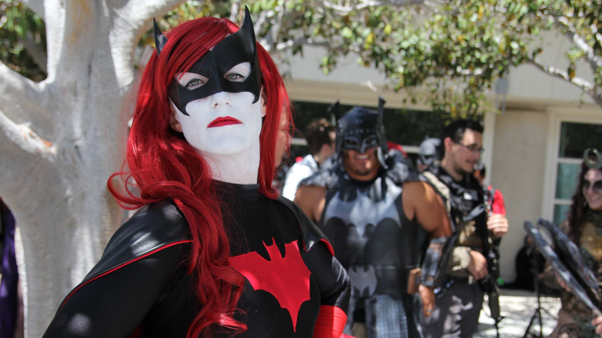 File:Batwoman cosplayer (43566096182).jpg