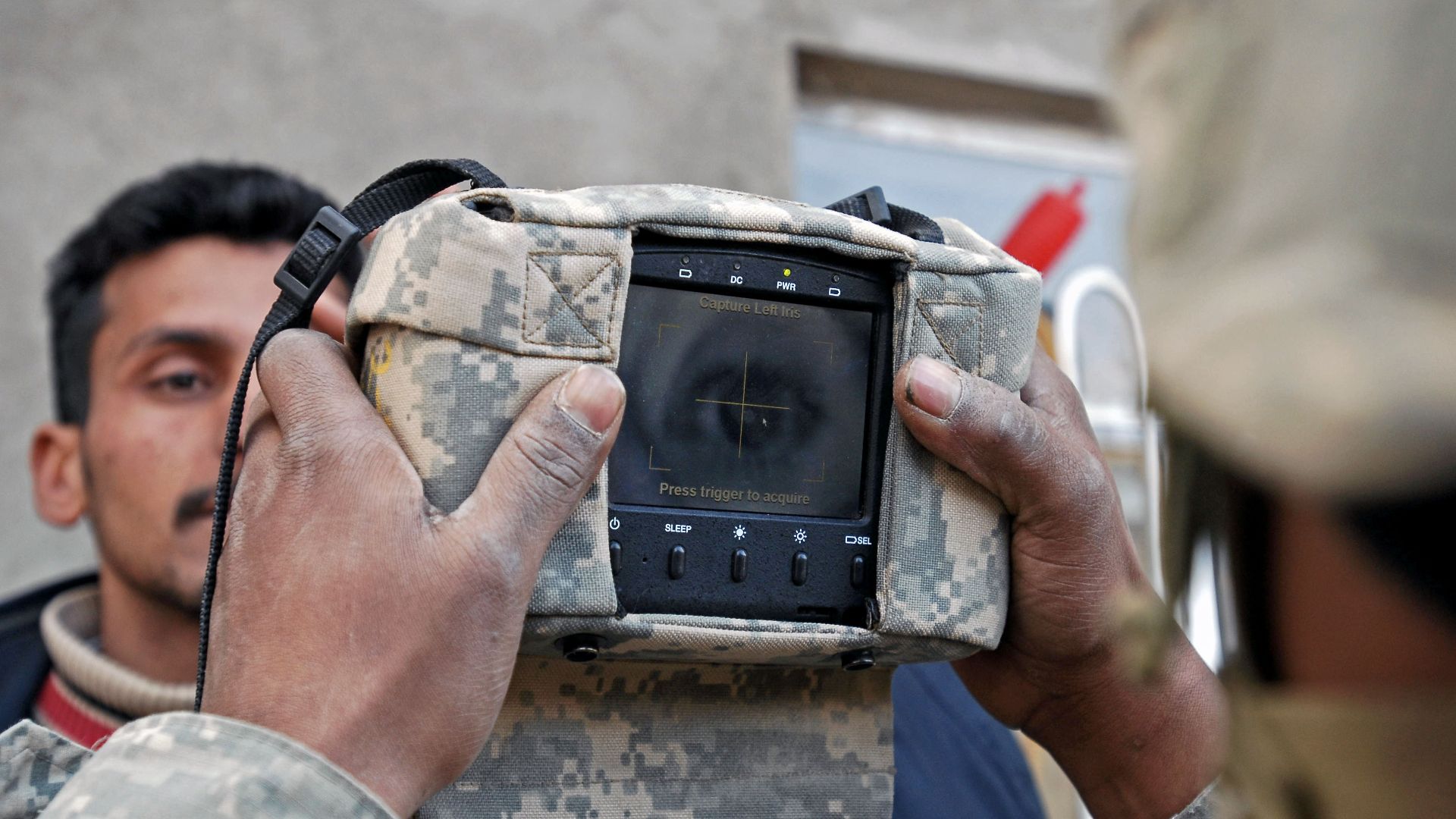 File:2-23 Inf. Works With Sons of Iraq DVIDS76267.jpg