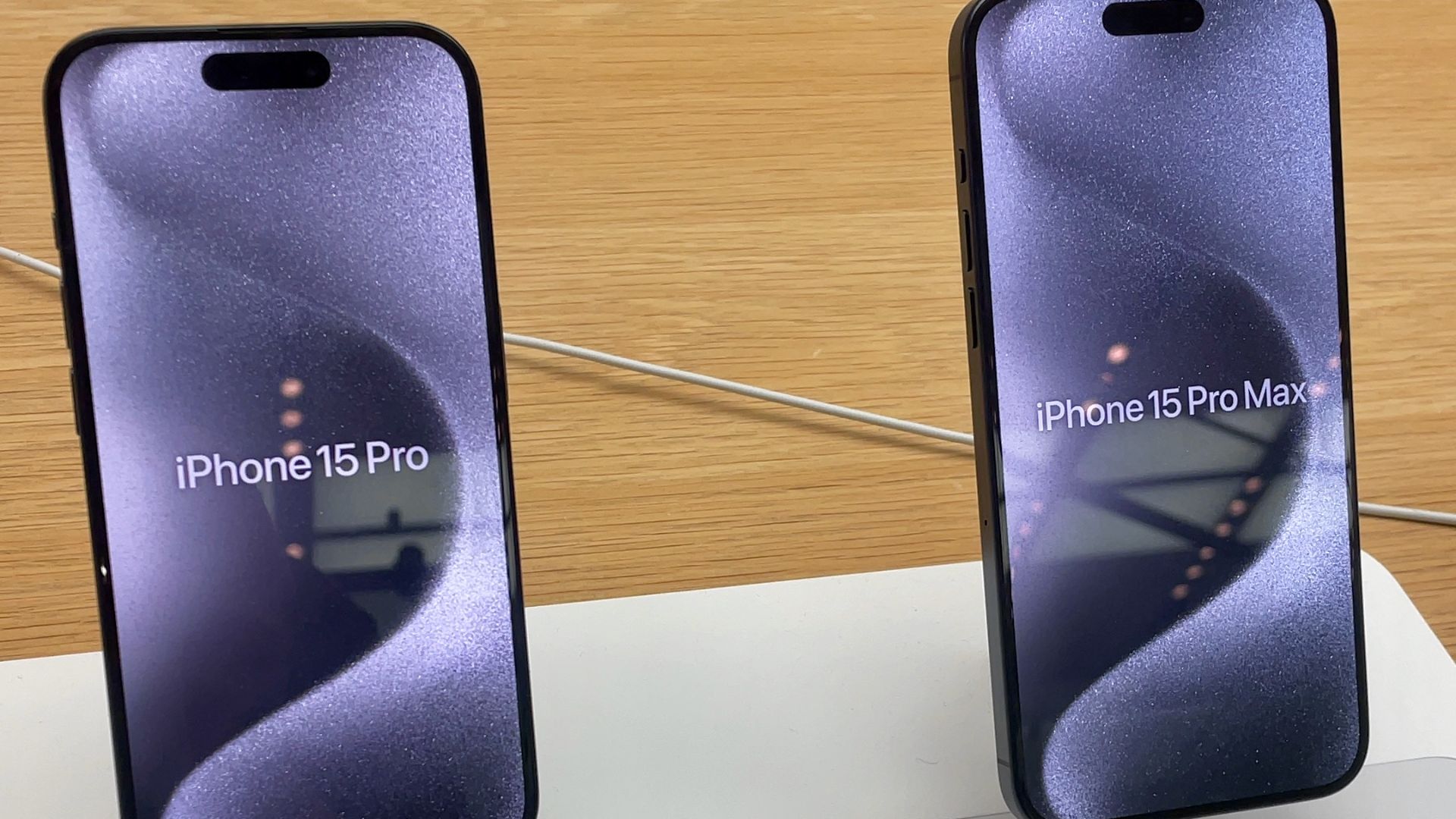 File:IPhone 15 Pro and Pro Max in Apple Store - 1.jpg
