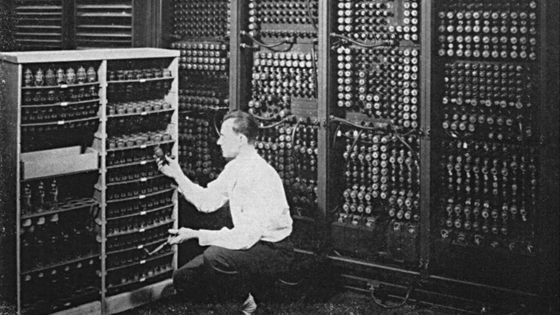 File:ENIAC-changing a tube.jpg
