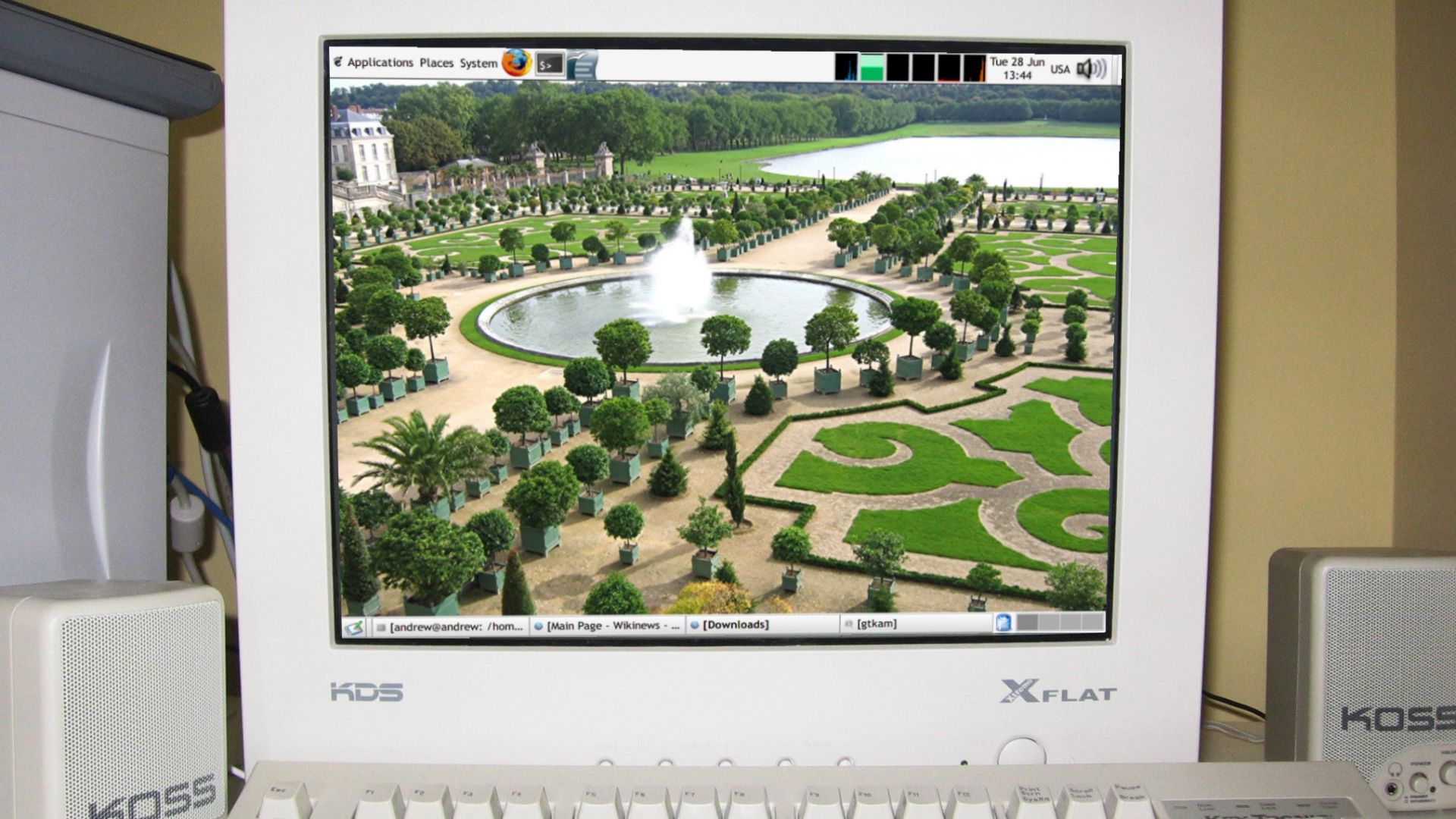 File:Computer monitor screen image simulated.jpg