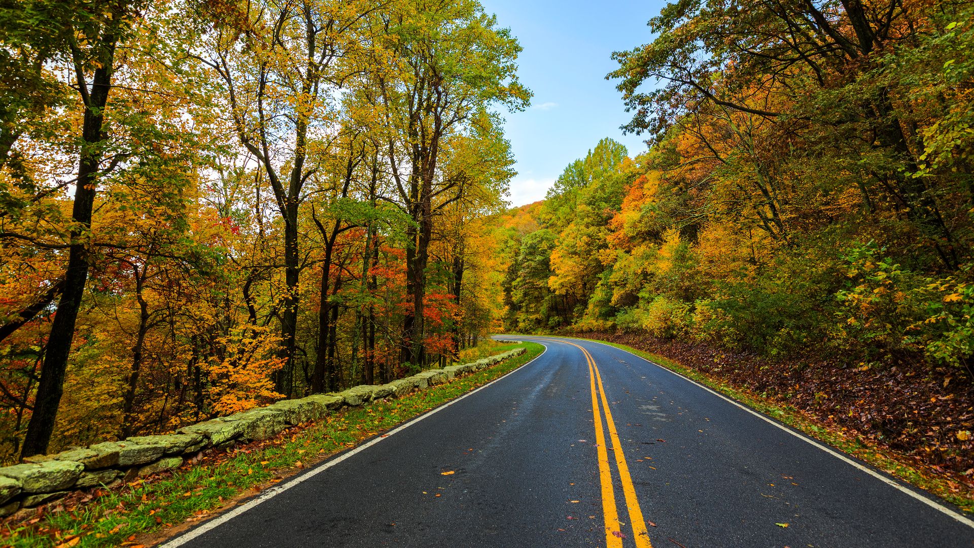File:Skyline Drive in the Fall (21852619608).jpg