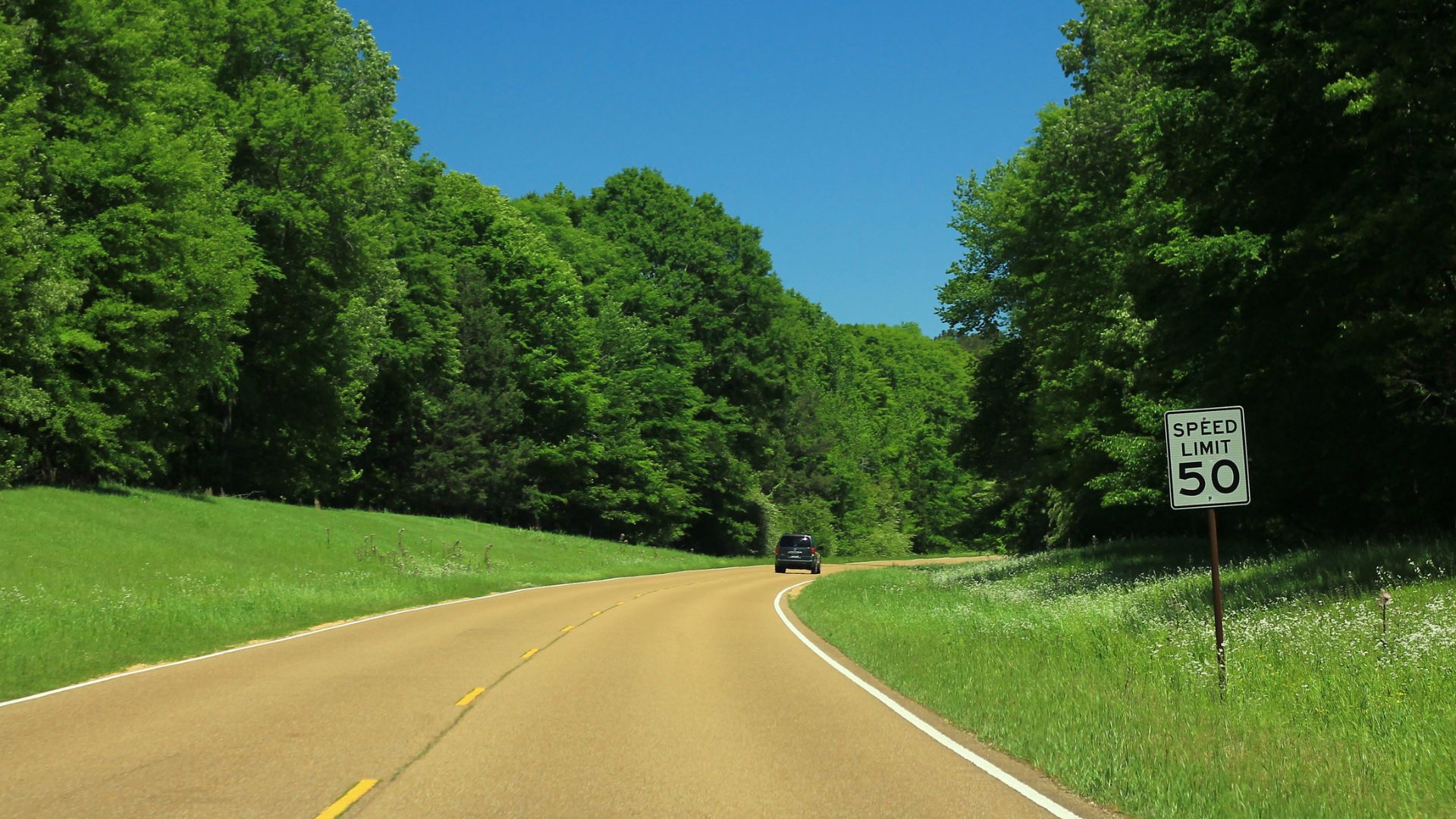 File:Natchez Trace Parkway - Clinton MS (41515950422).jpg