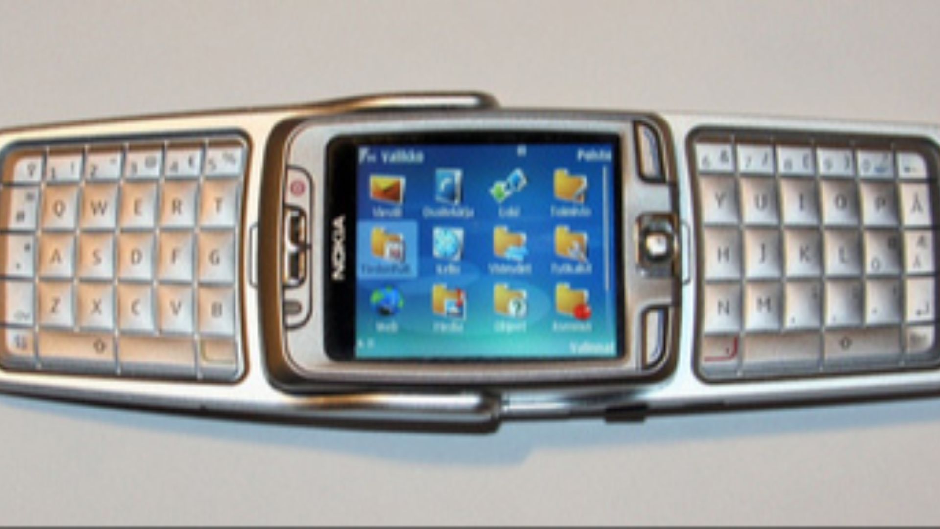 File:Nokia e70 auki.jpg