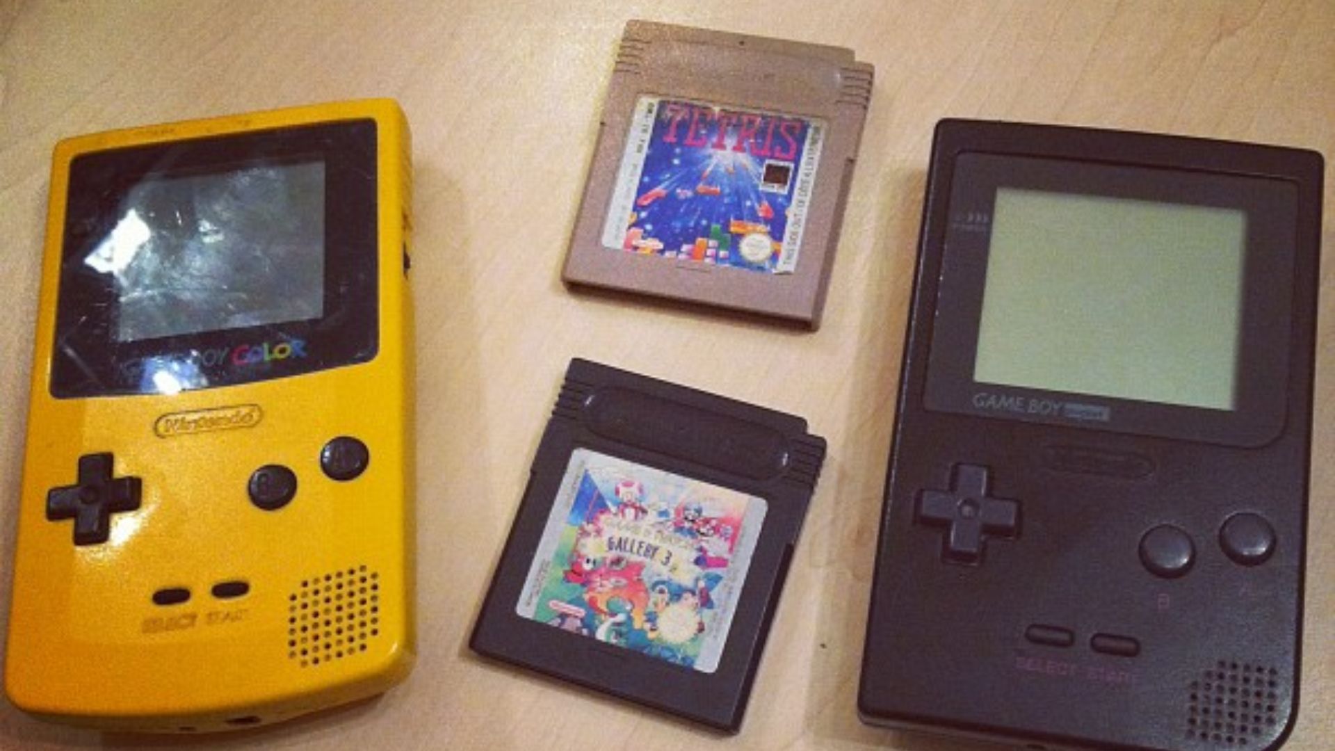File:Game Boy Color and Game Boy Pocket in France 20111017.jpg