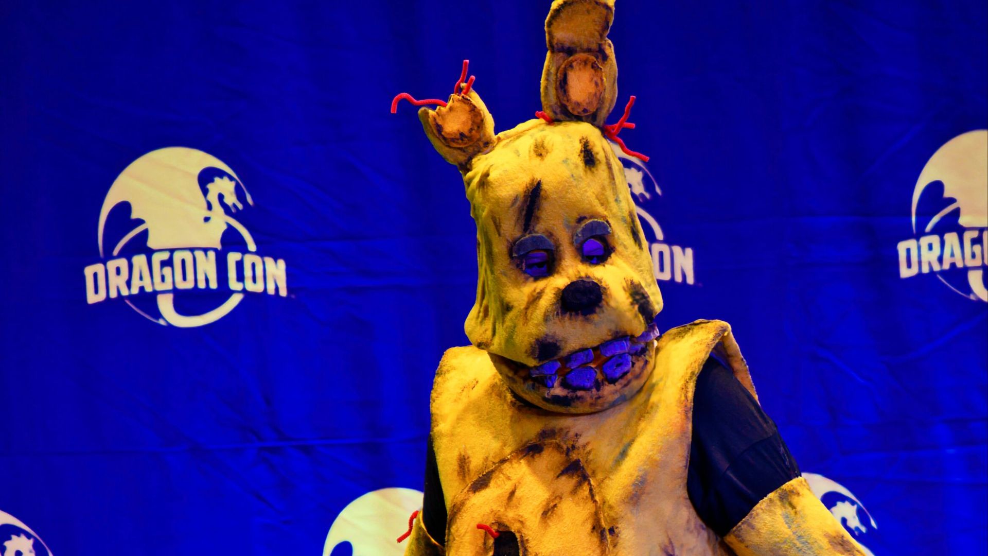 File:Video Game Cosplay Contest Springtrap from Five Nights at Freddy's Cosplayer at Dragon Con 2023.jpg