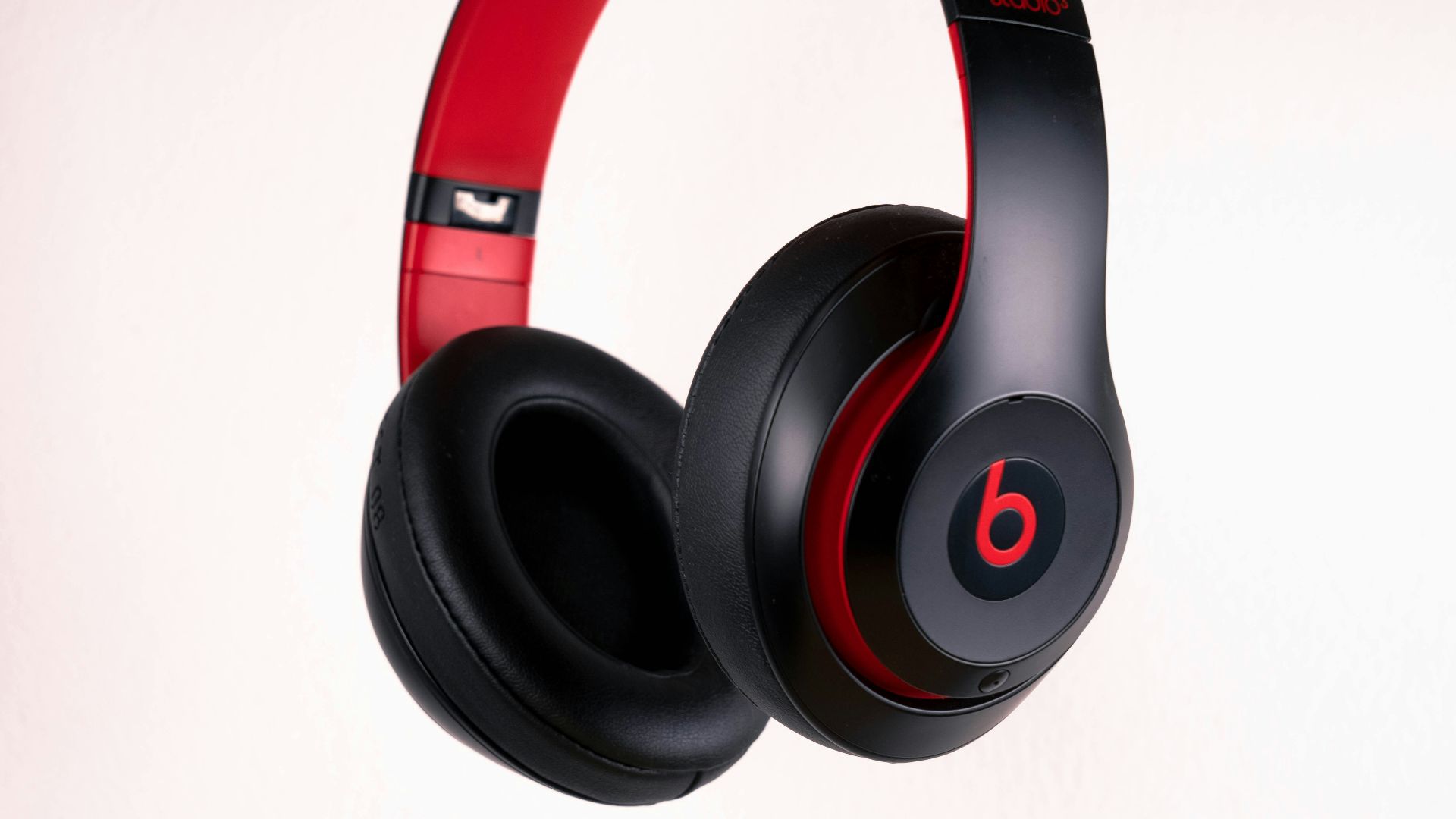 black and red beats by dr dre wireless headphones
