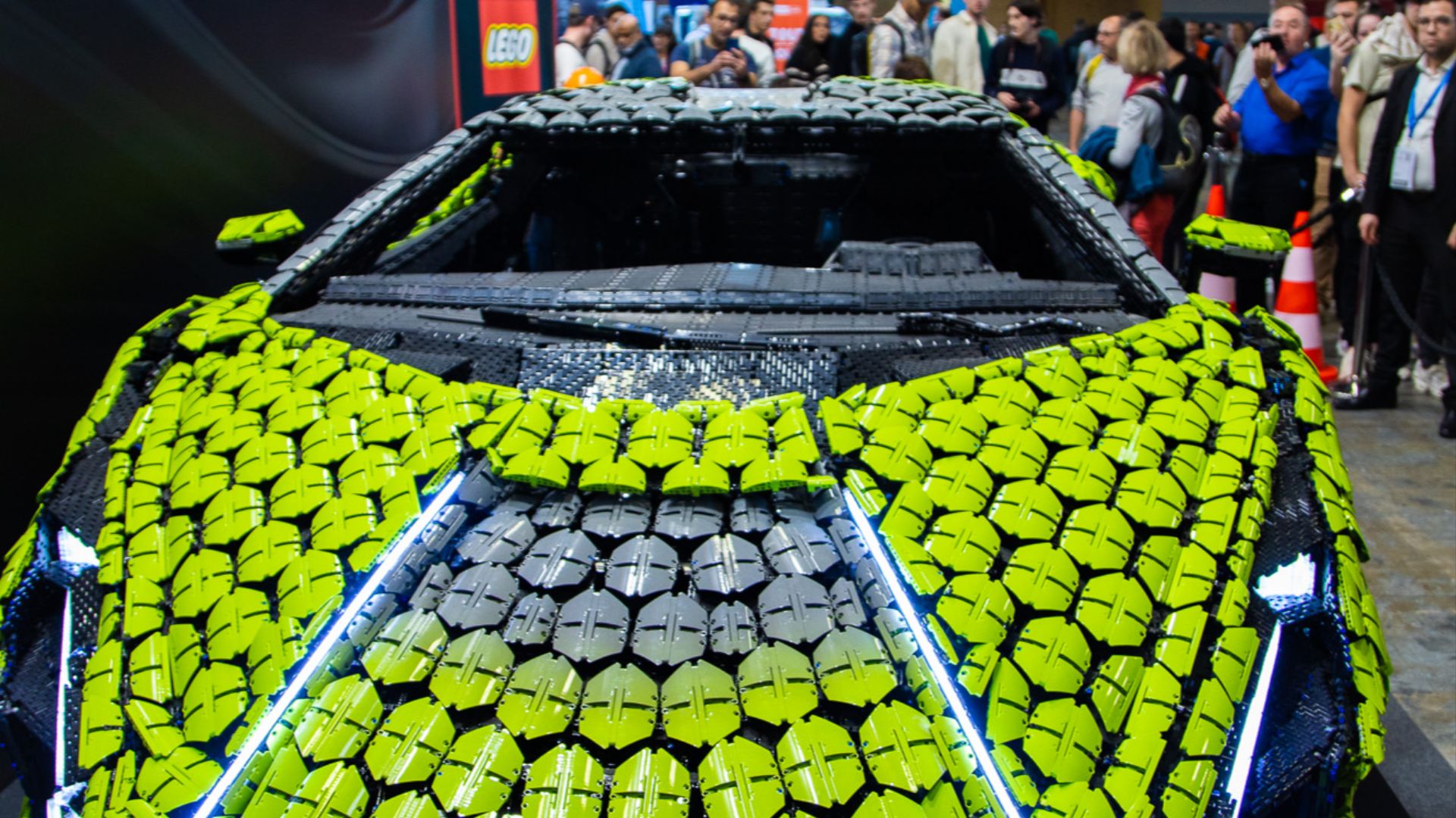 File:Lamborghini Sián (FKP 37) en Lego® Échelle 1-1 (Avant) - 0059.jpg