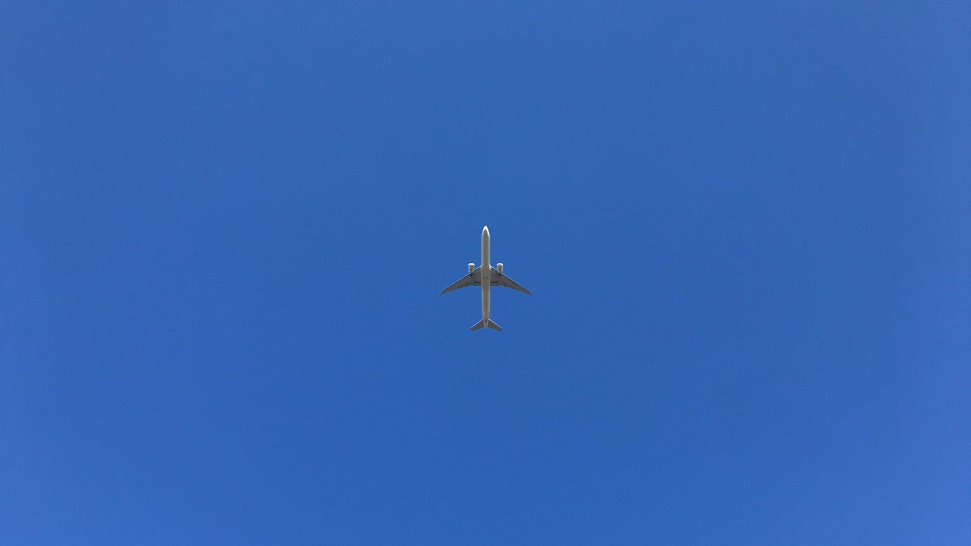 gray airplane flying during daytime