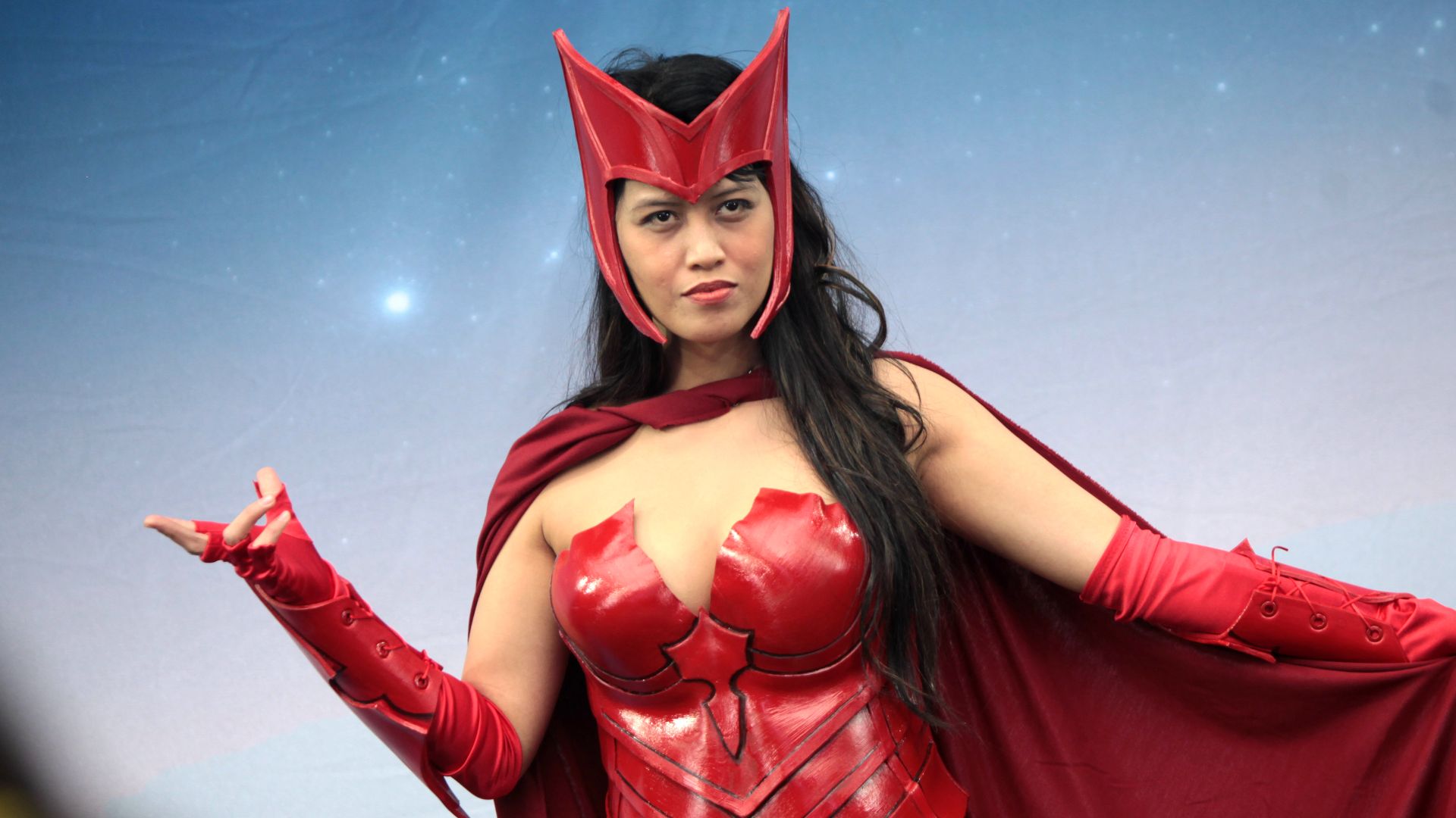 File:Scarlet Witch cosplayer (15408400233).jpg