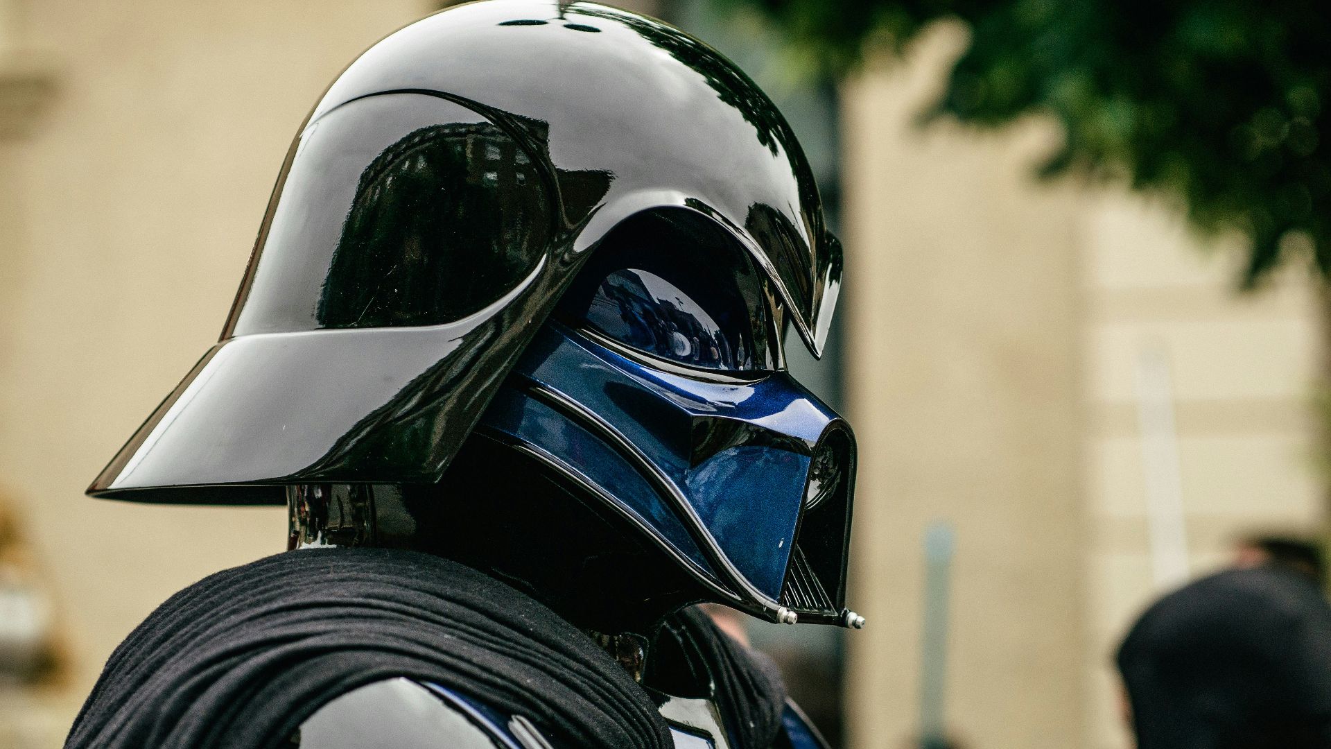 black and white motorcycle helmet