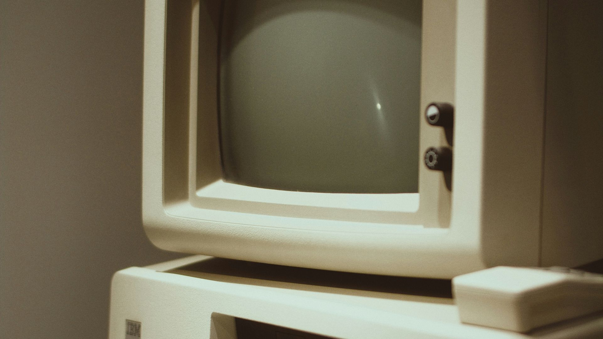 white Macintosh computer