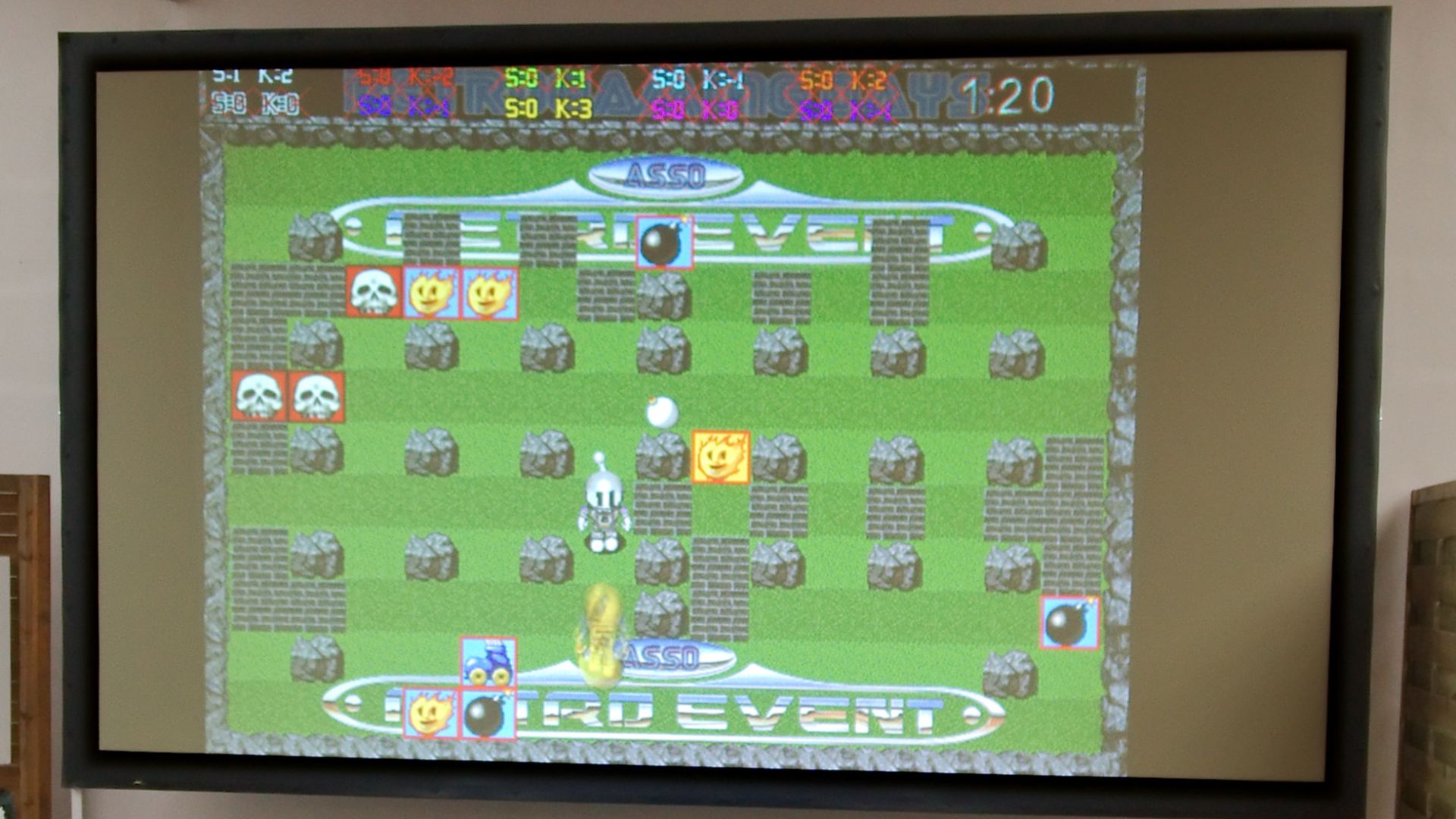 File:Match de Bomberman (26621057695).jpg