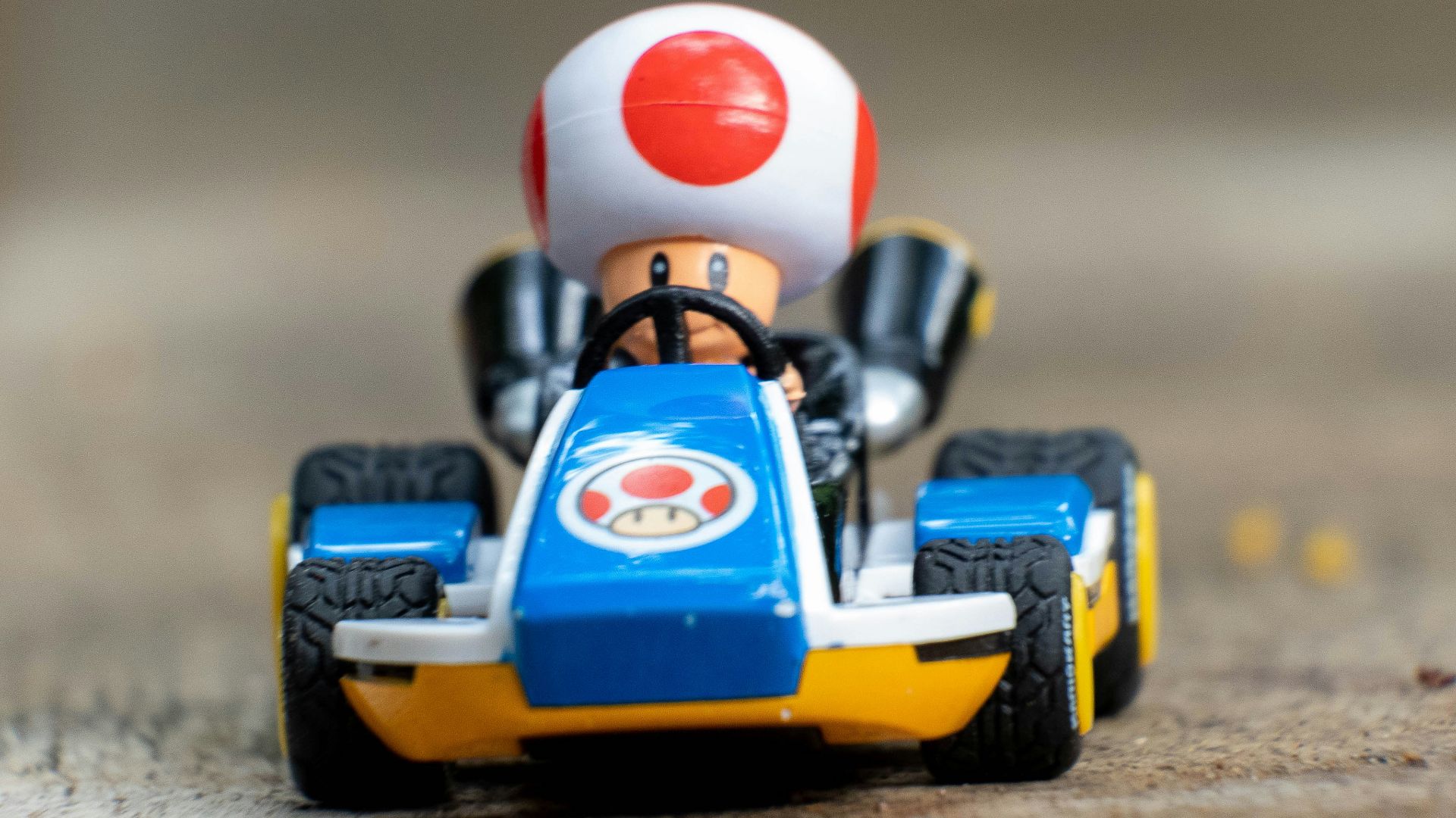 red and black f 1 car toy