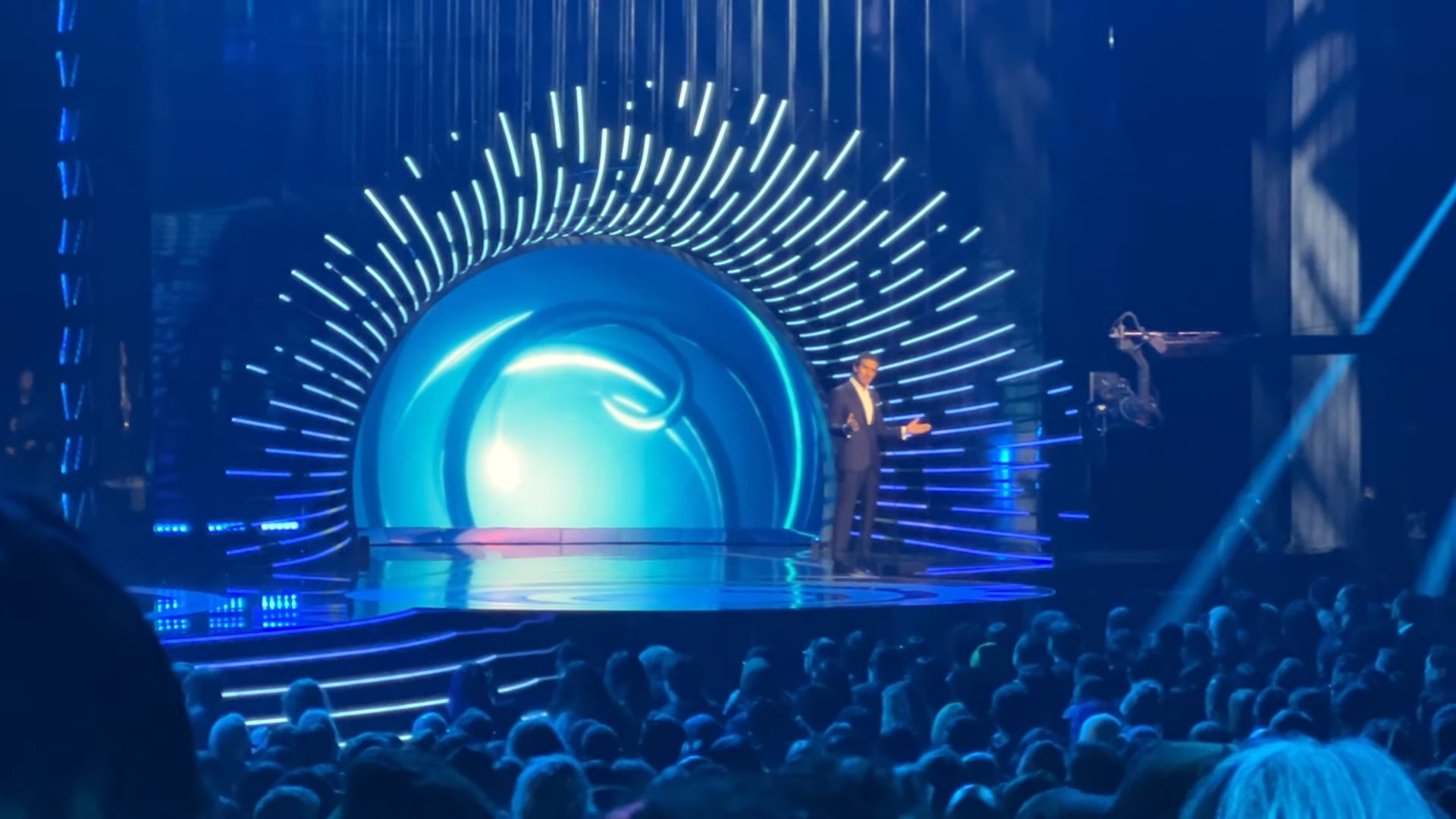 File:Josef Fares presenting Game of the Year, The Game Awards 2022.png