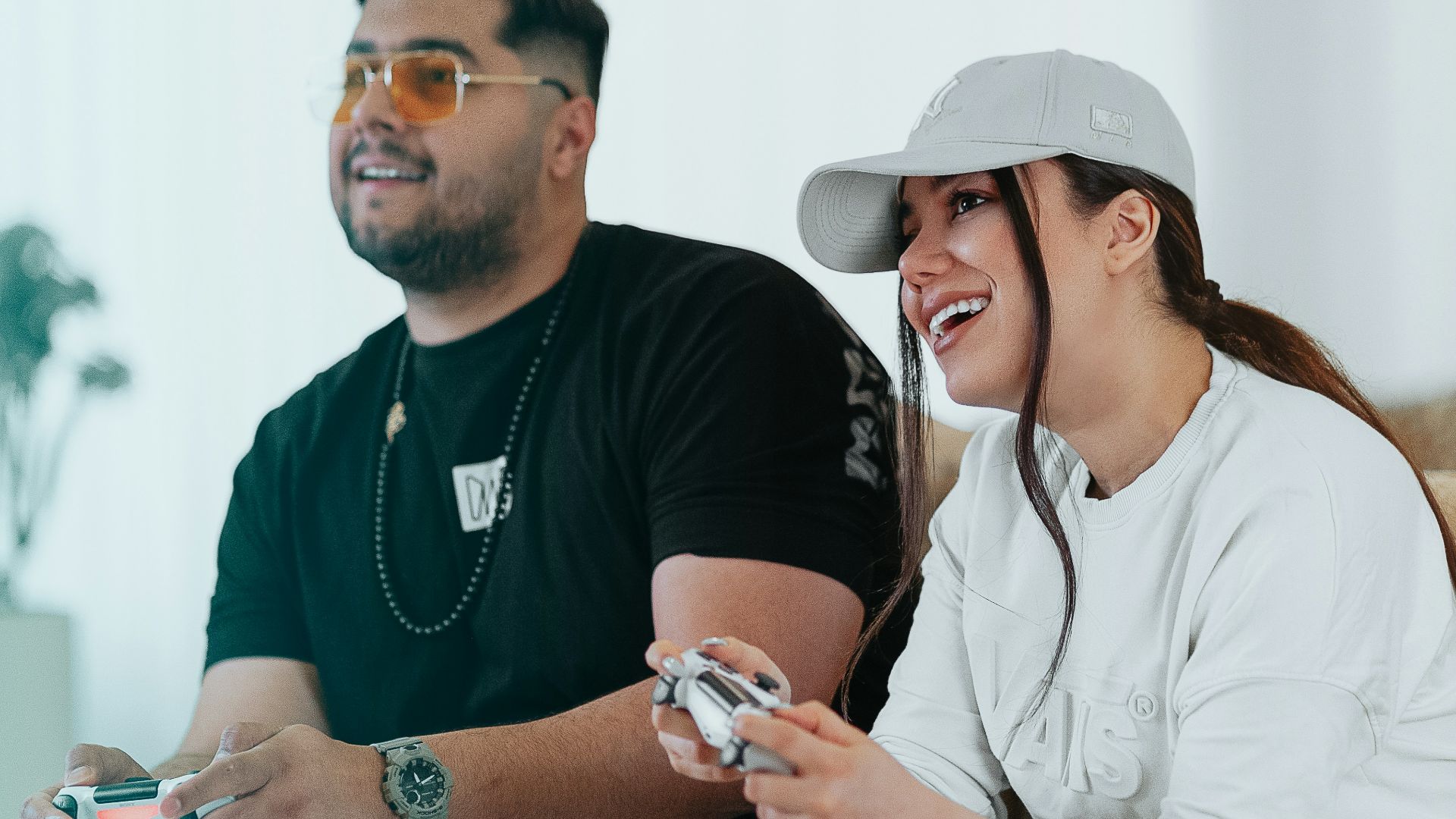 man in black crew neck t-shirt sitting beside woman in white long sleeve shirt