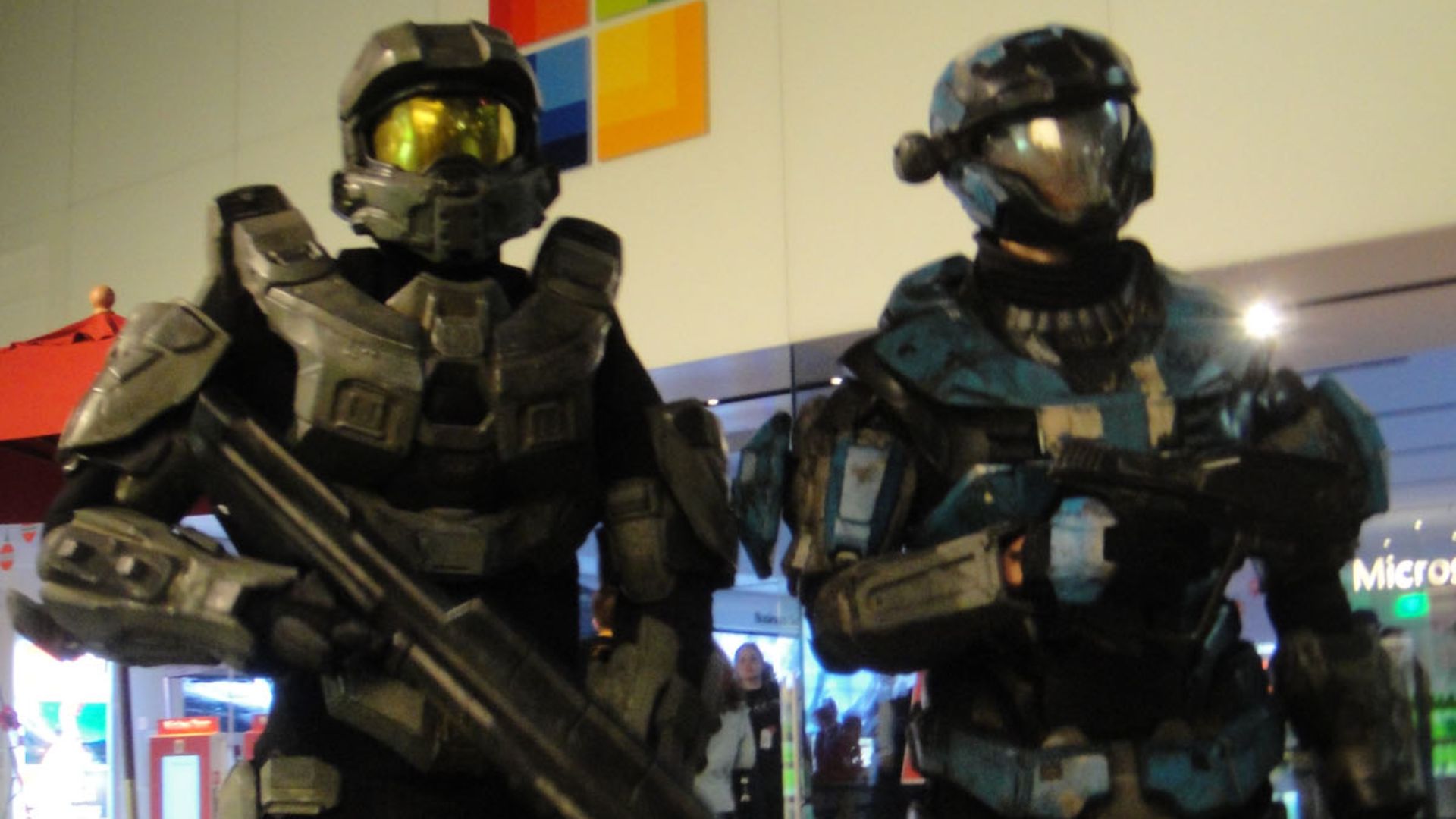 File:Halo Anniversary LA Game Launch - Spartan and Master Chief (6381866993).jpg