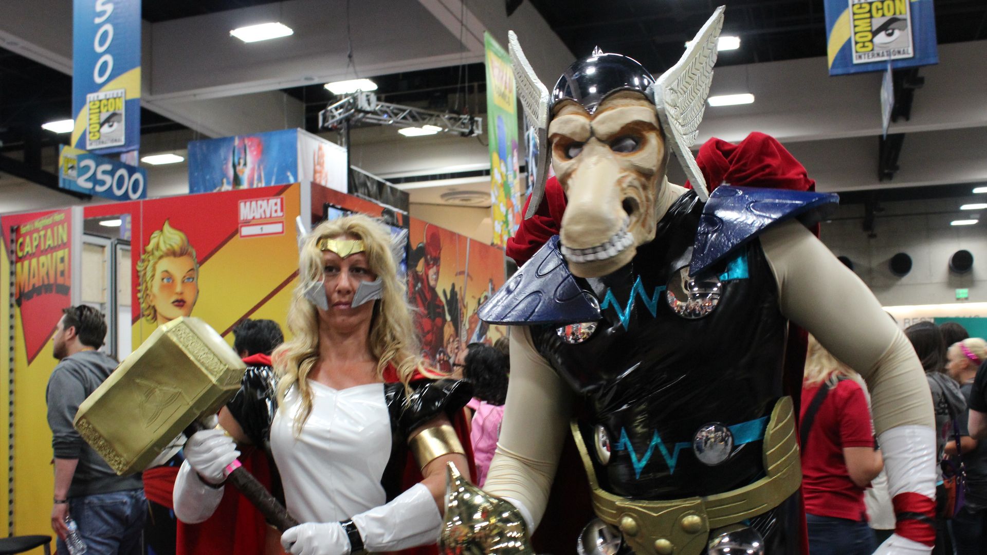 File:SDCC 2012 - Thor & Beta Ray Bill (7573122506).jpg