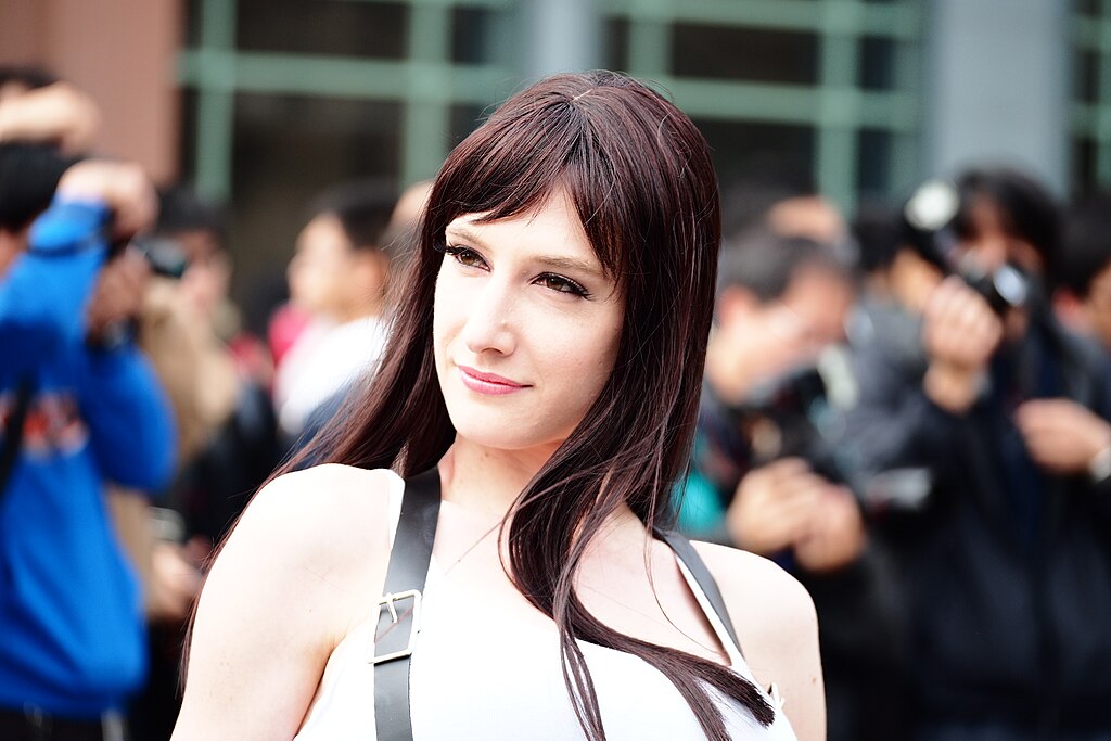1024px-Cosplayer_of_Tifa_Lockhart_at_FF21_20130216b-1.jpg