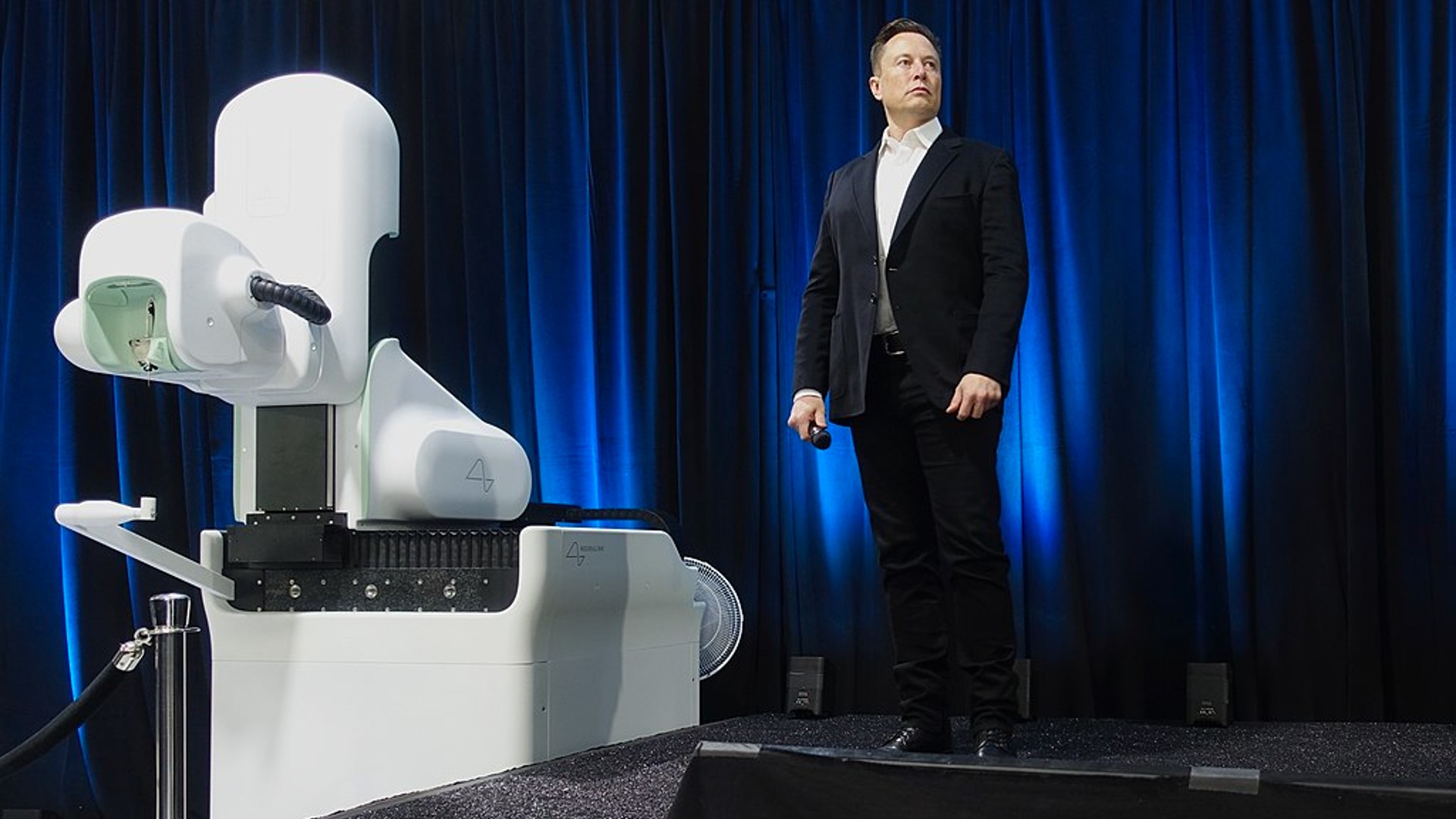 1024px-Elon_Musk_and_the_Neuralink_Future-2-2.jpg