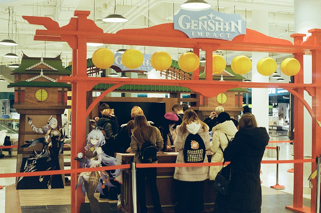 1024px-Genshin_Impact_booth_Moscow_Aviapark_2022-02-1.jpg