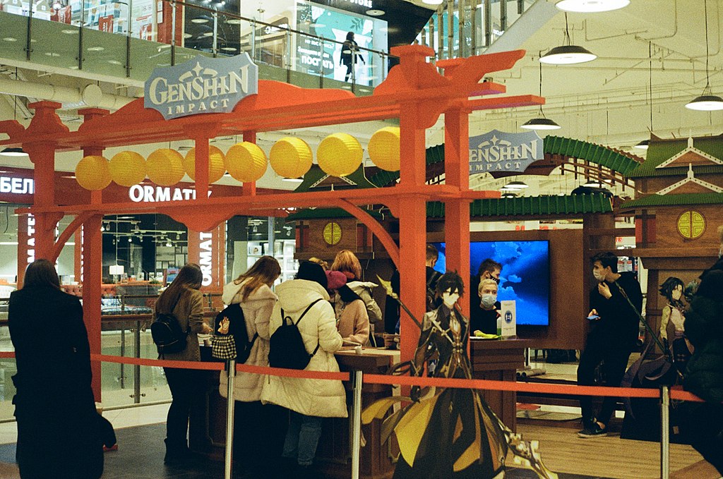 1024px-Genshin_Impact_booth_Moscow_Aviapark_2022-02_2.jpg