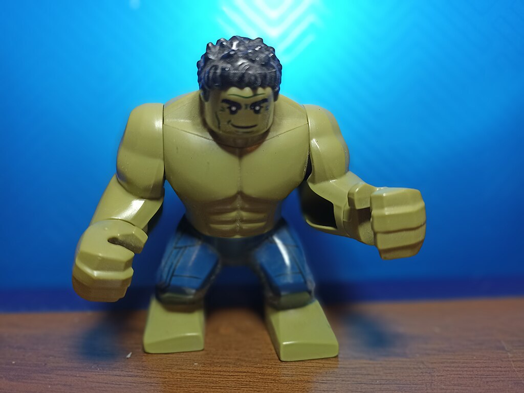 1024px-Hulk_LEGO-2.jpg