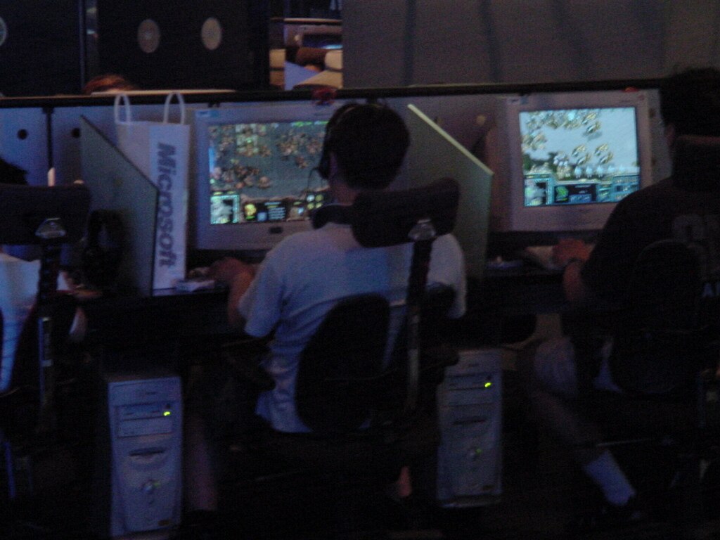 1024px-People_playing_StarCraft_at_PC_Bang_in_2001.jpg